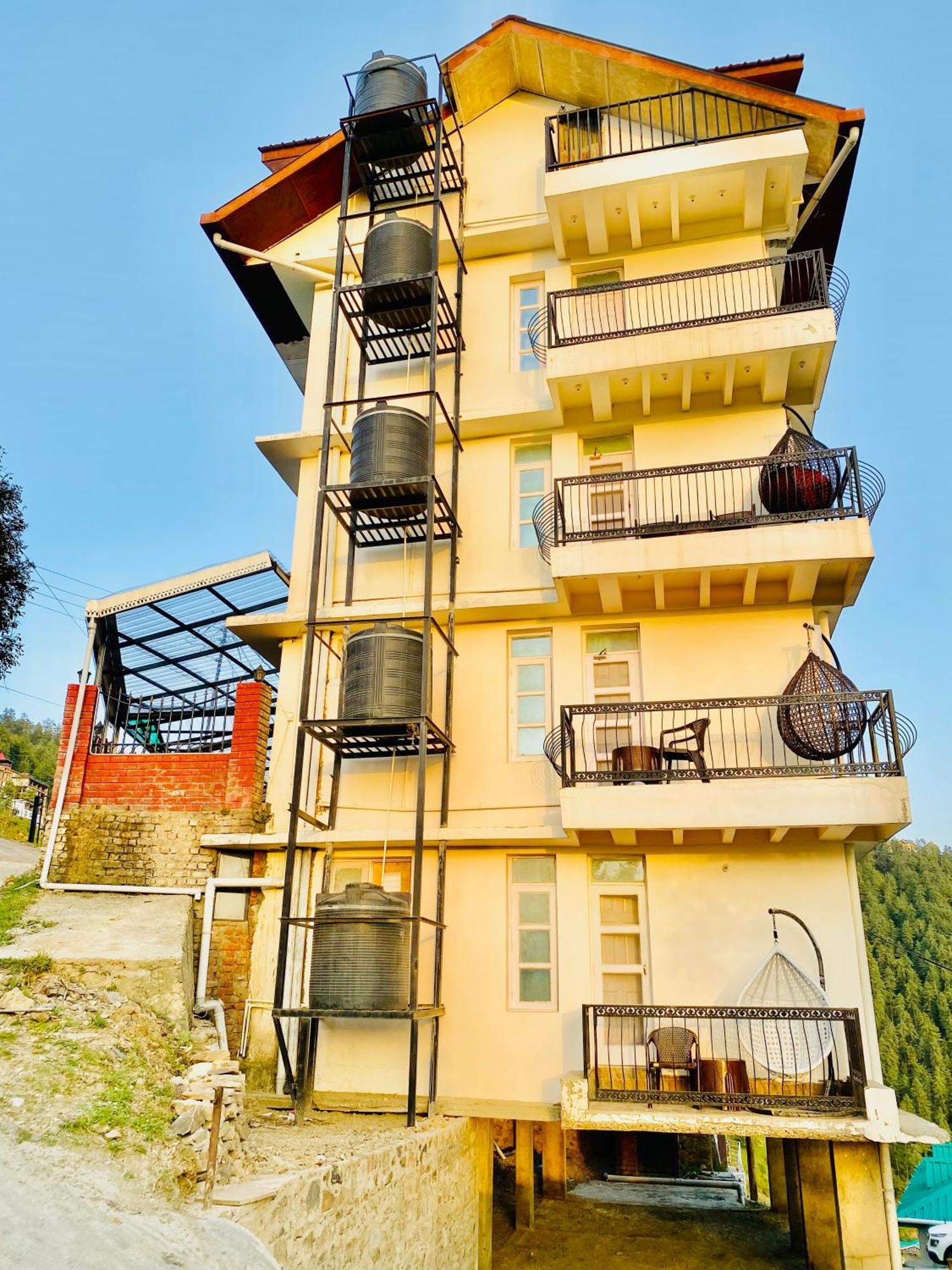 Royal Ace !! Mountain View Rooms!! Private Balcony!! Hotel Shimla