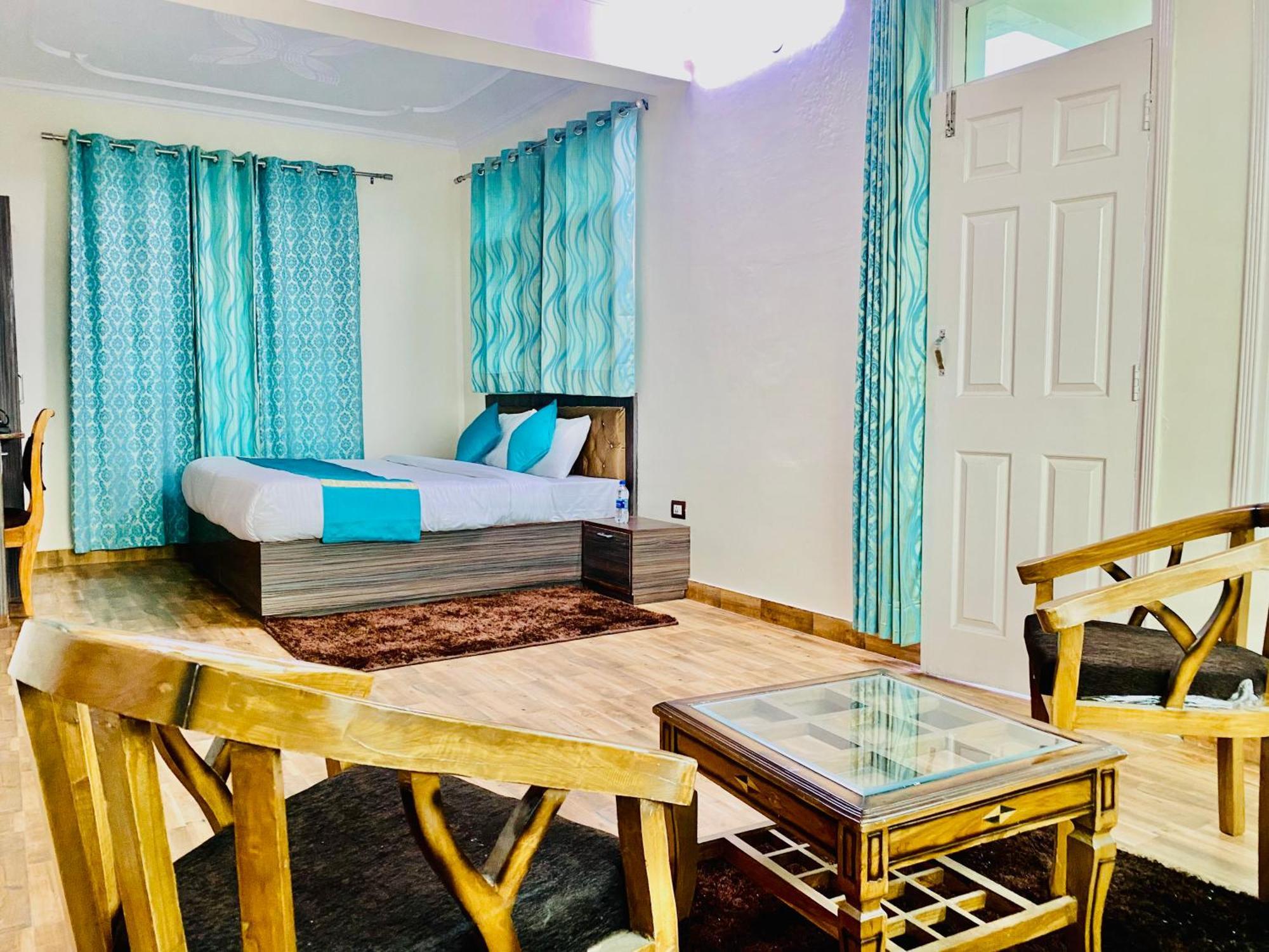 Royal Ace !! Mountain View Rooms!! Private Balcony!! * Shimla