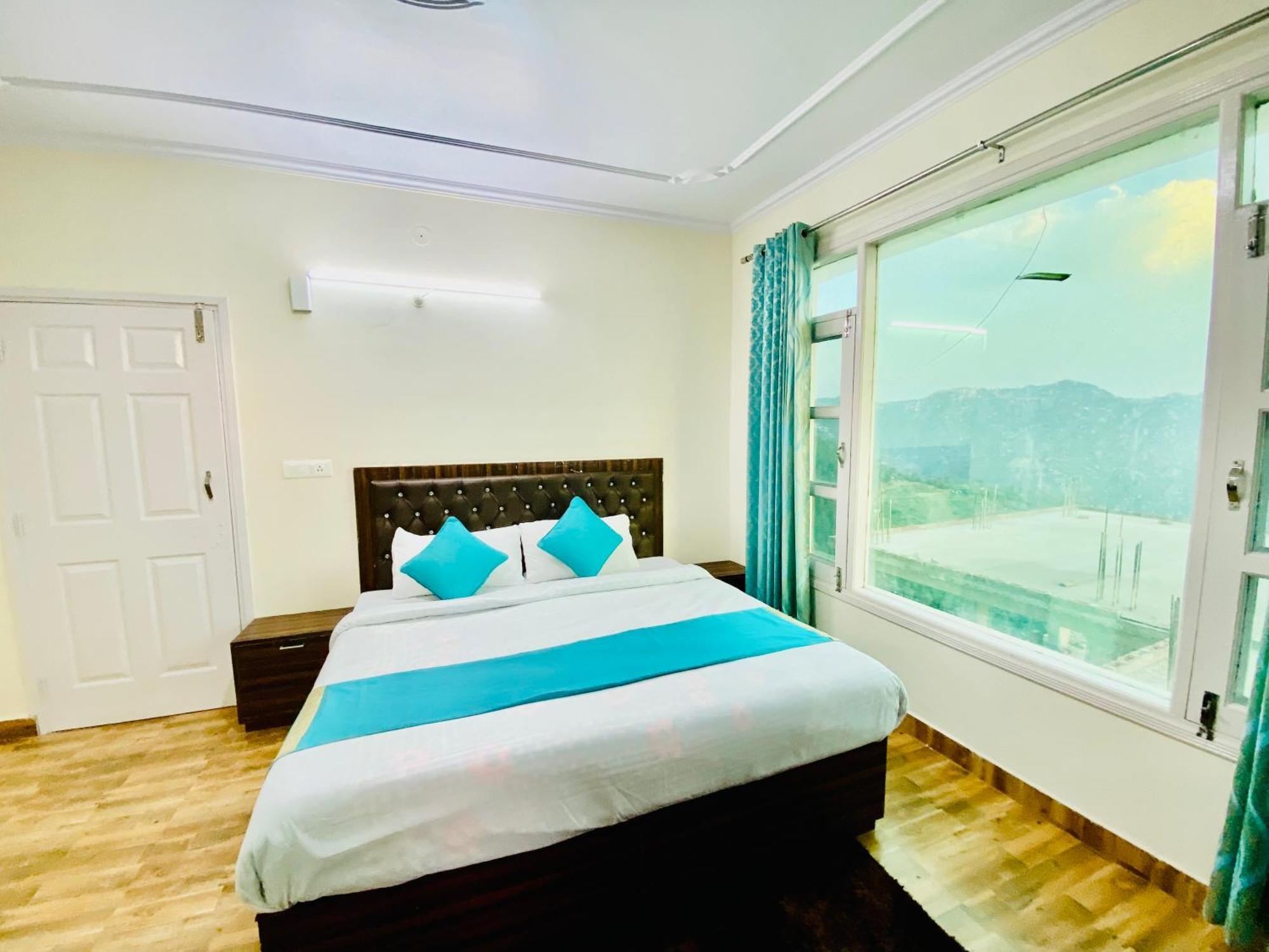 Royal Ace !! Mountain View Rooms!! Private Balcony!! Hotel