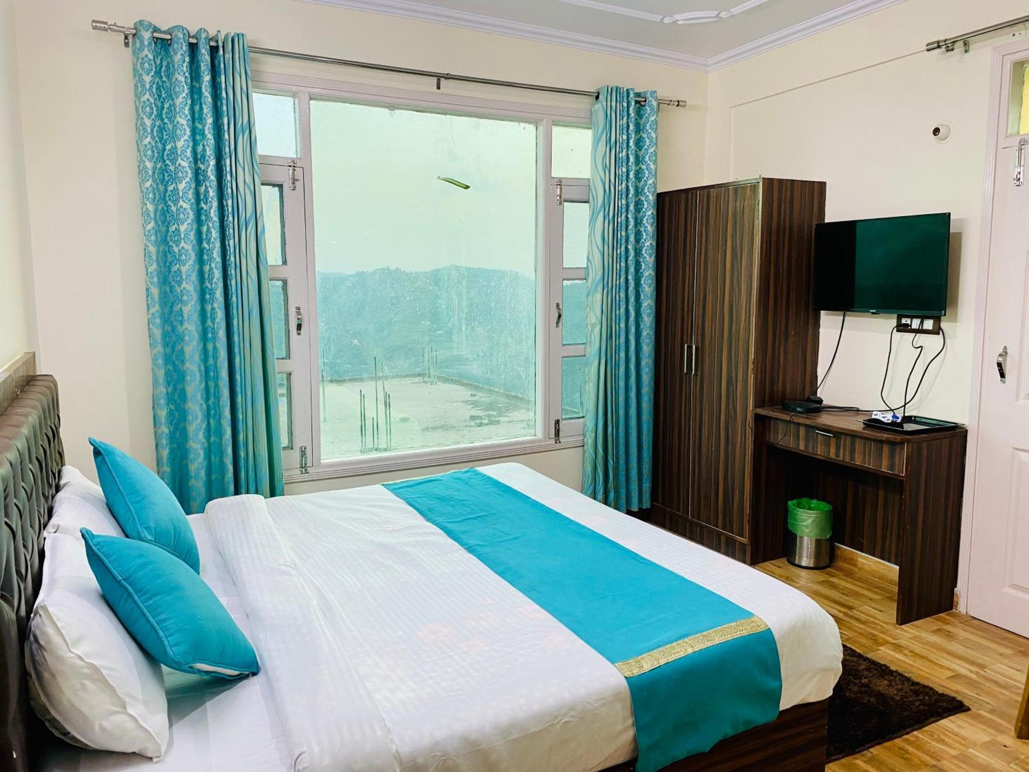 Hotel Royal Ace !! Mountain View Rooms!! Private Balcony!! *