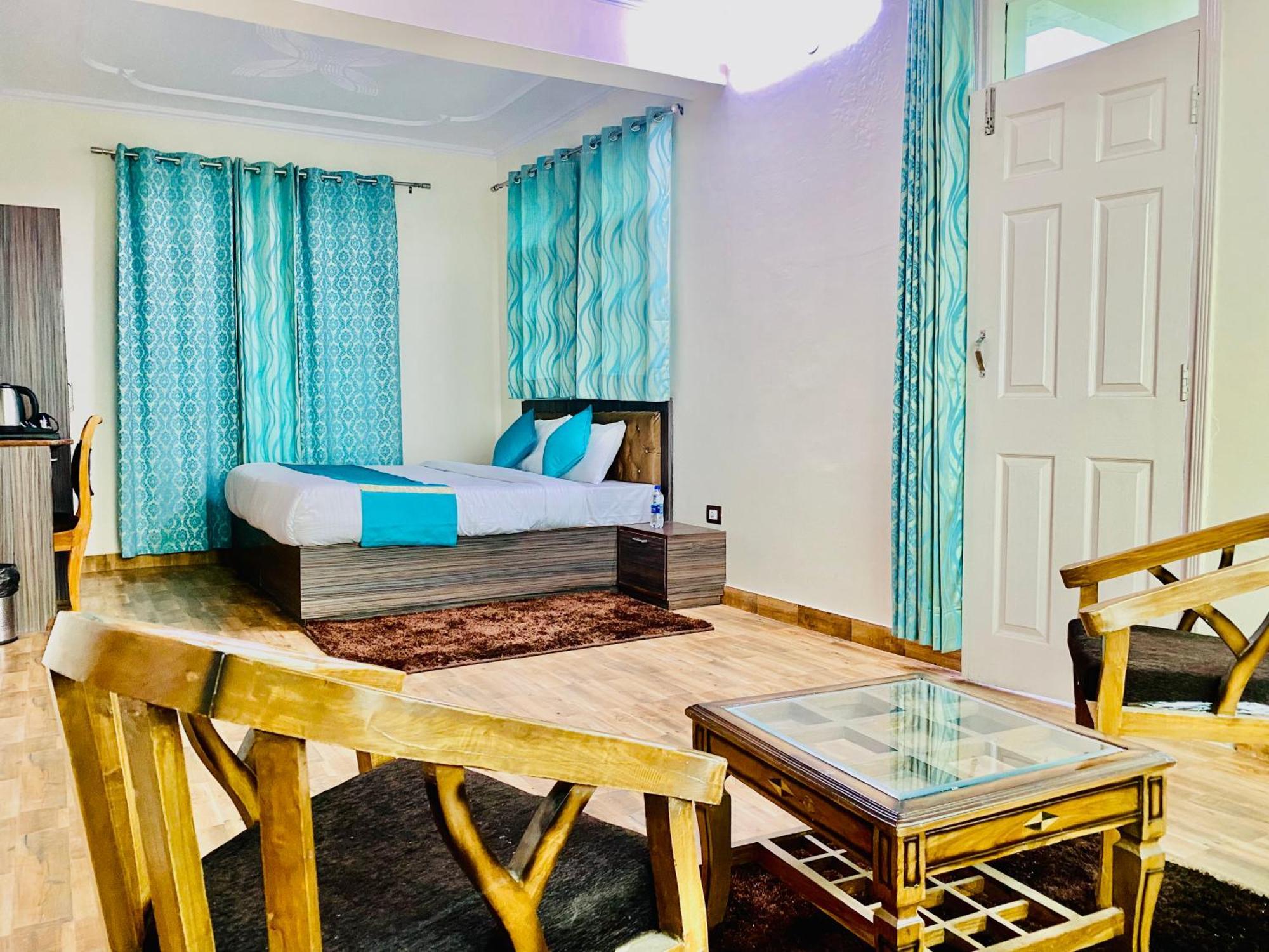 Royal Ace !! Mountain View Rooms!! Private Balcony!! * Shimla