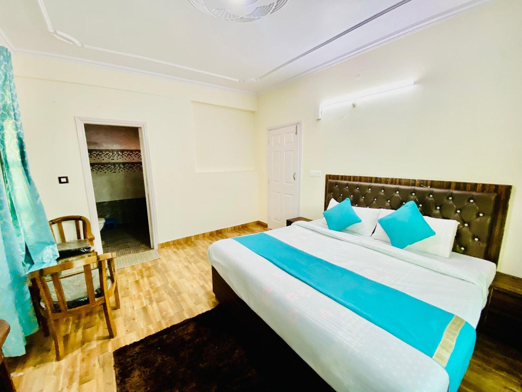 Hotel Royal Ace !! Mountain View Rooms!! Private Balcony!!