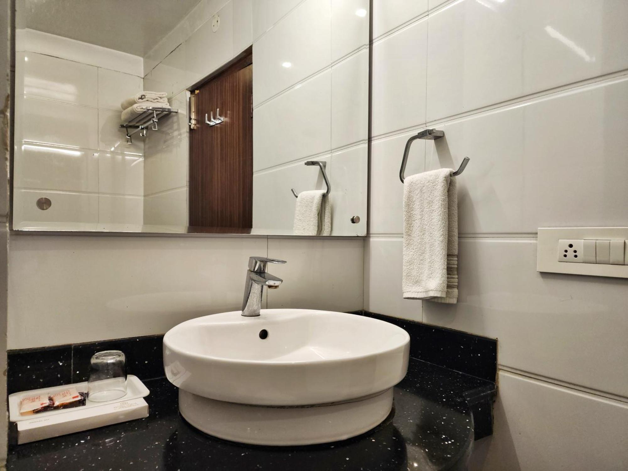 Hotel Surya 3*