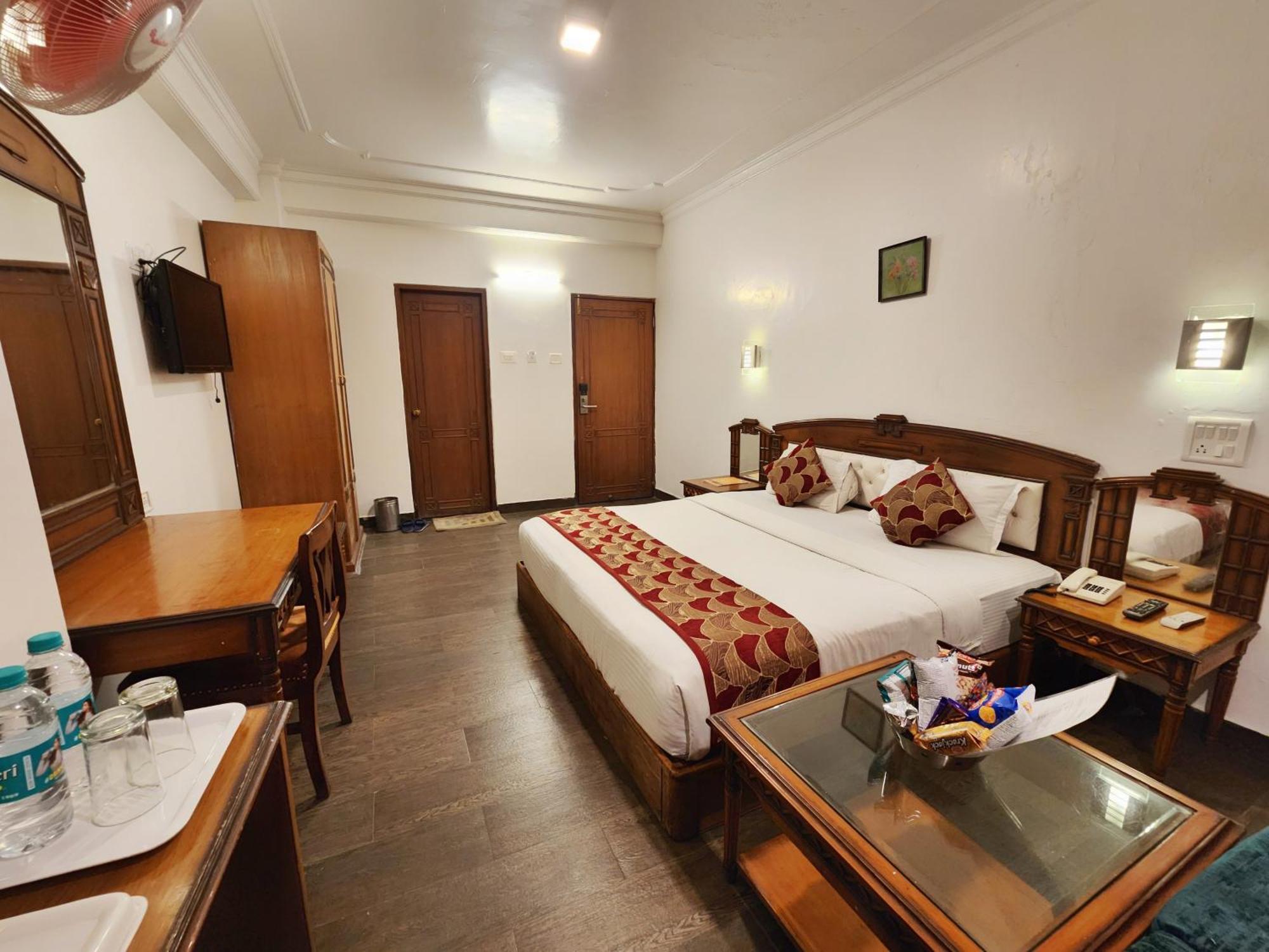Hotel Surya 3*
