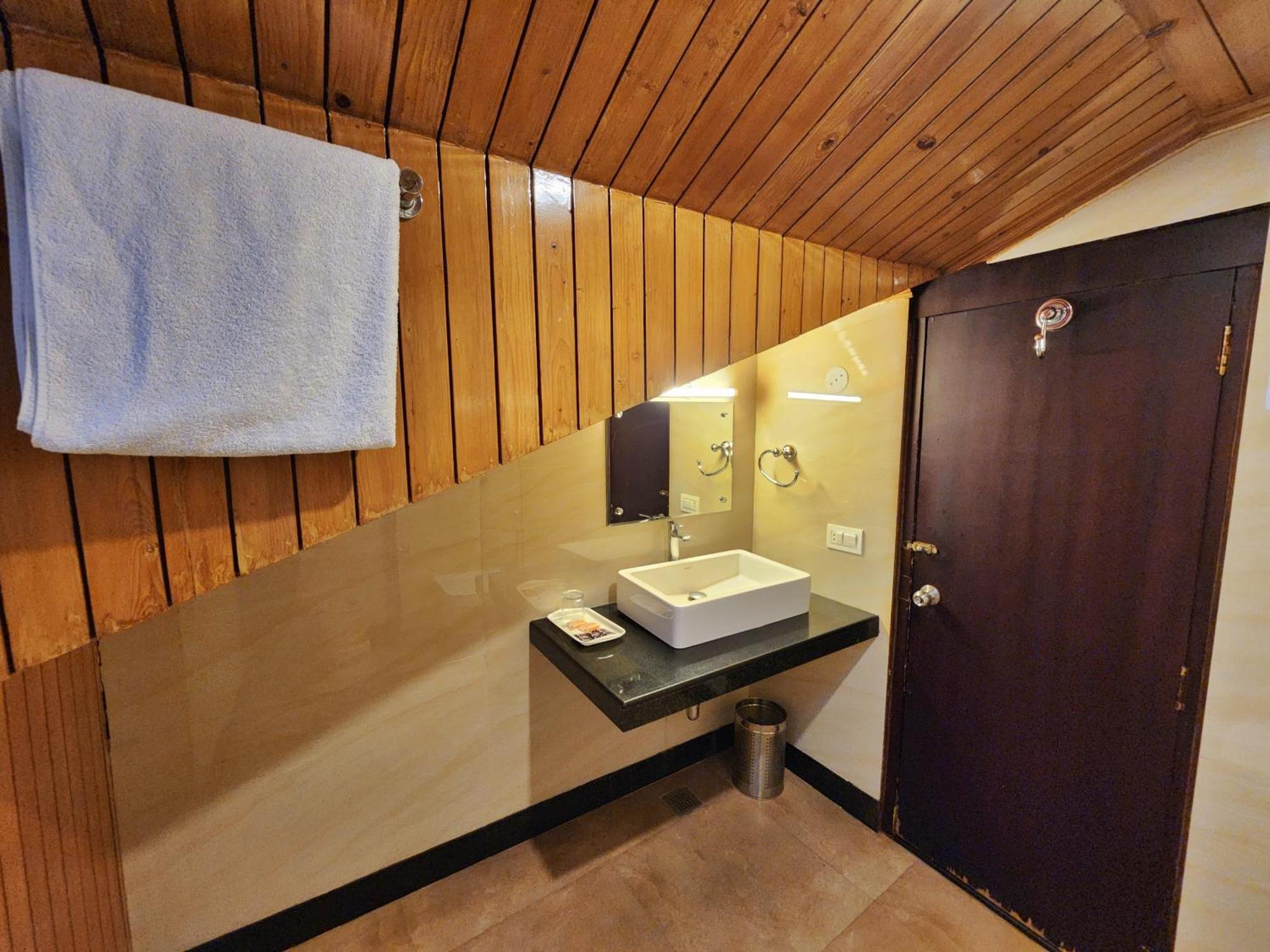 Surya Hotel 3*