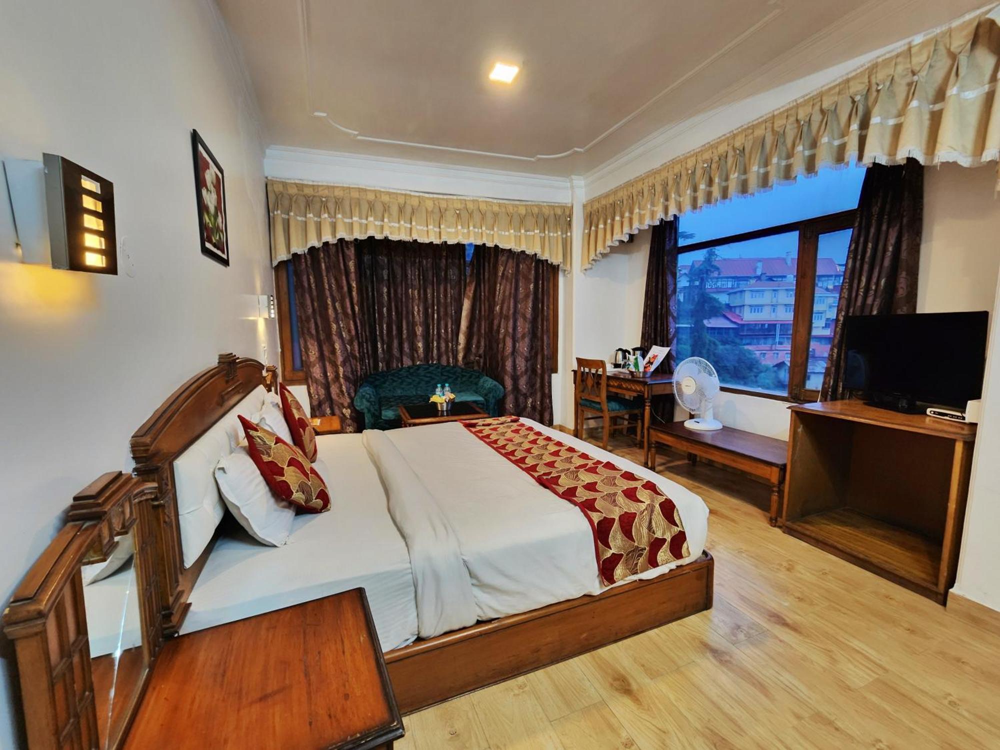 Hotel Surya 3*