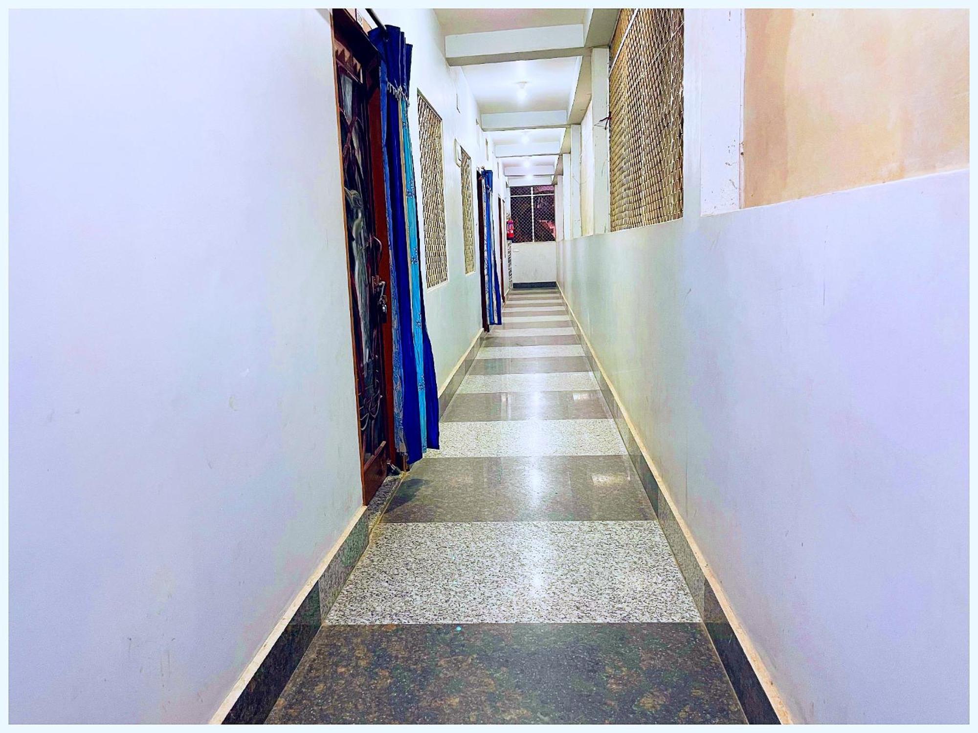 Budget - A P A S A R A - Near Tourism Lift - Baba Bhalku Rail Museum- Hygiene & Spacious - Budget Hotel