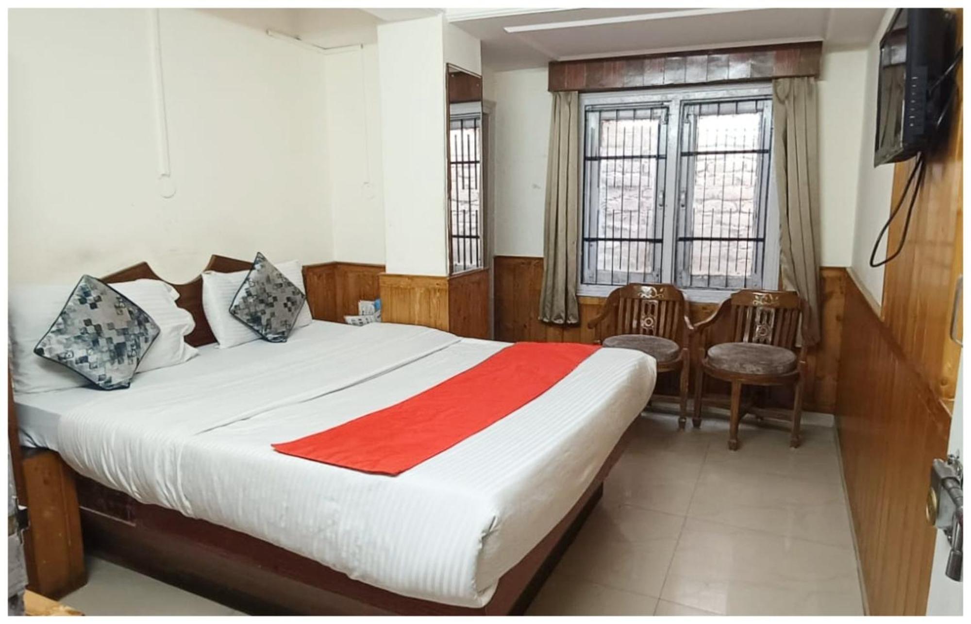 Hotel Budget - A P A S A R A - Near Tourism Lift - Baba Bhalku Rail Museum- Hygiene & Spacious - Budget