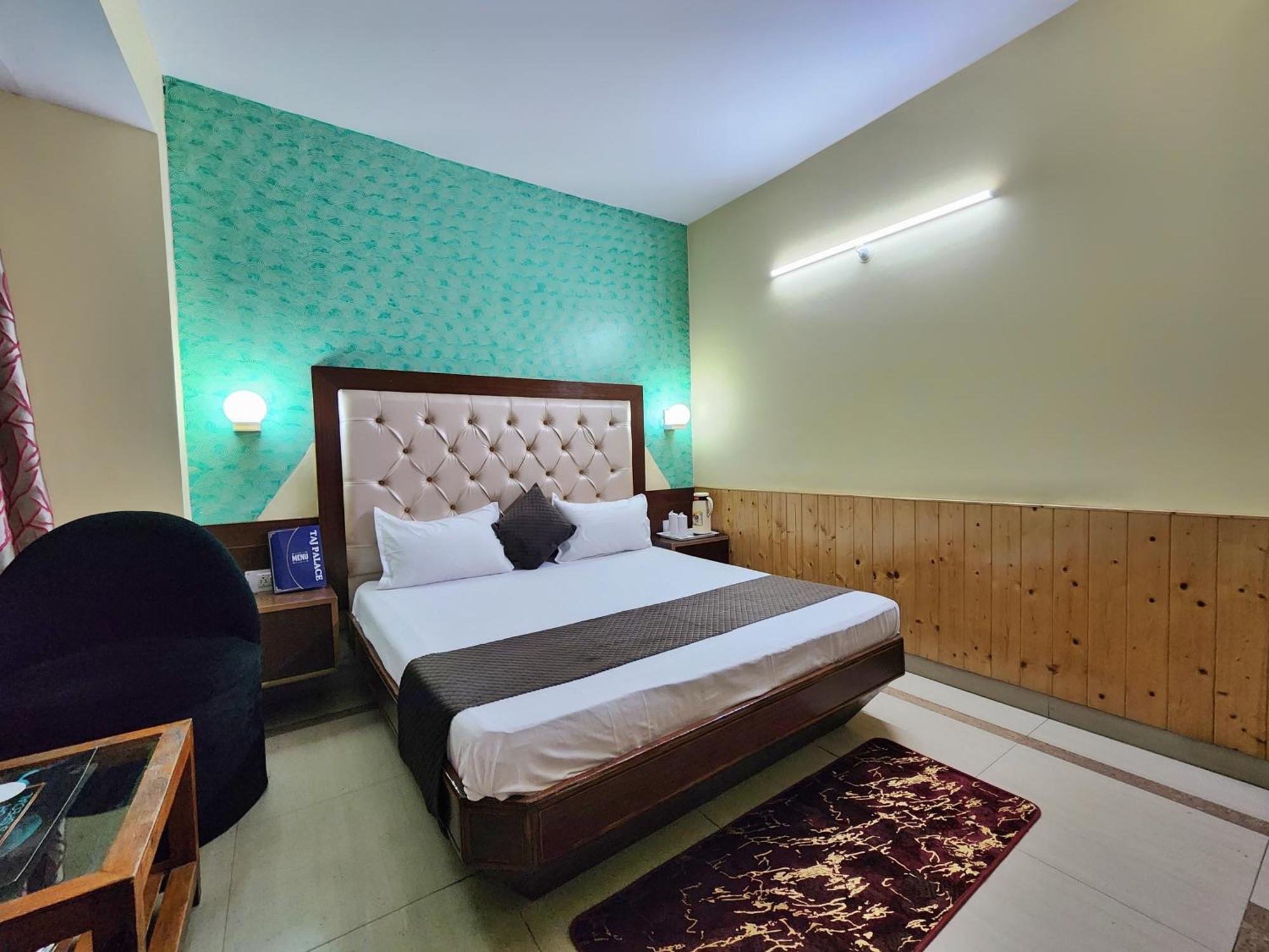 Hotel Taj Palace By Kalra Hospitality Near Mall Road