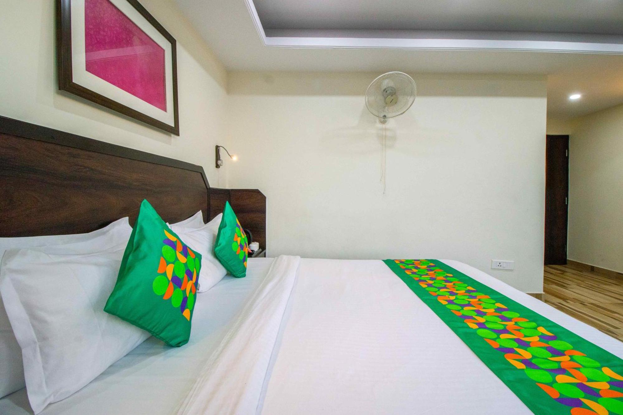 Hotel Treebo Maharaja, Near Mall Road