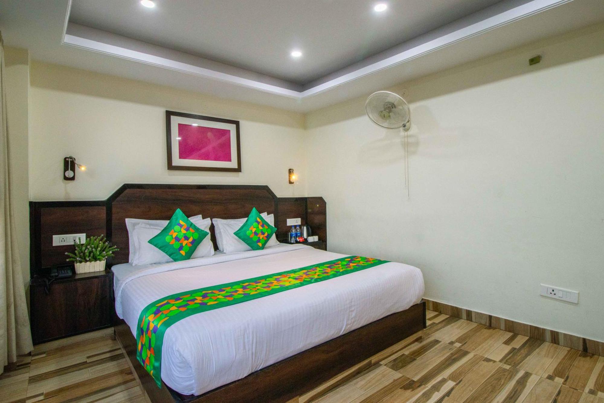 Treebo Maharaja, Near Mall Road 3*