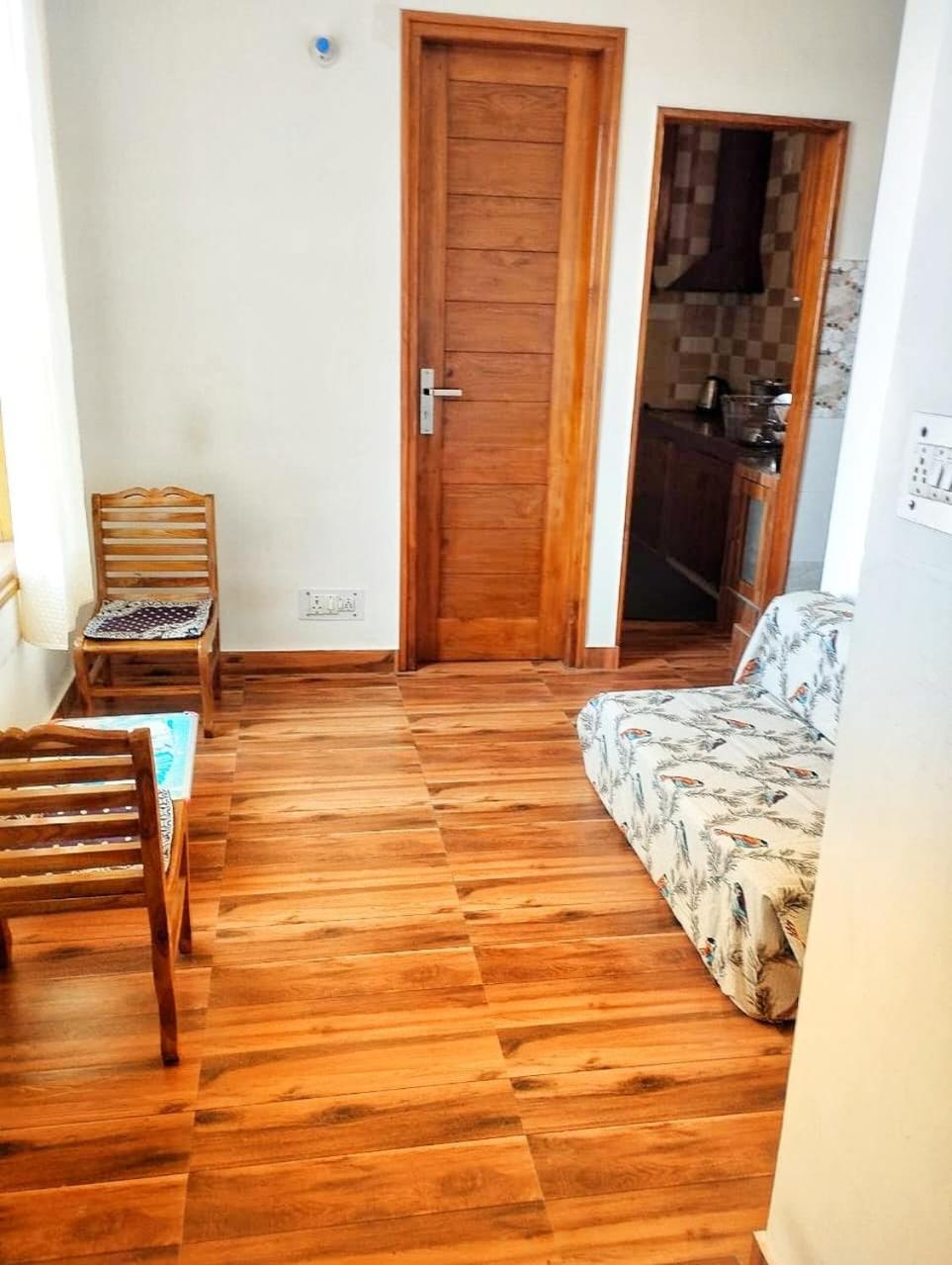 Baldeyan Breeze Family With Balcony View Shimla