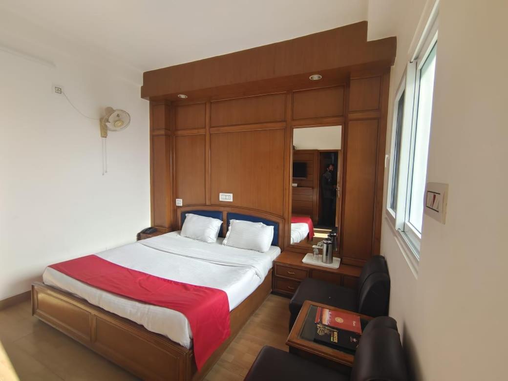 Himland East Drive In Hotel 3*