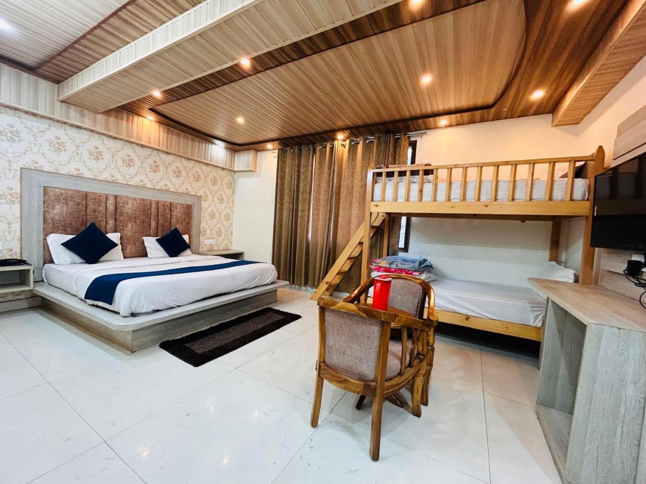 Homestay Yog Maya Near Sankat Mochan Temple