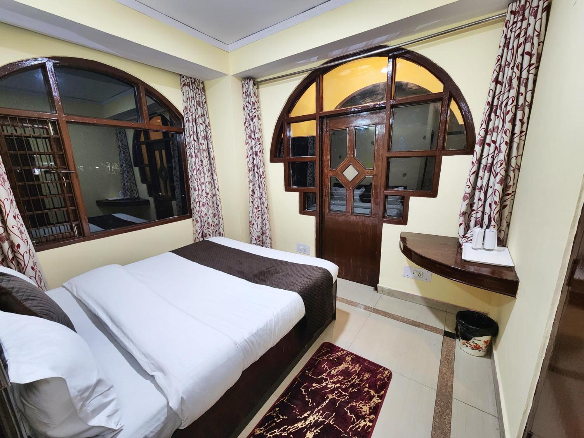 Taj Palace By Kalra Hospitality Near Mall Road 3*