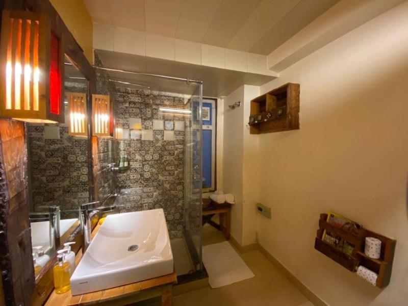 Meenabagh Homes Hotel