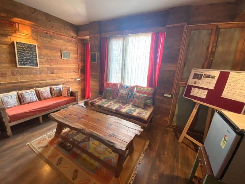 Hotel Meenabagh Homes