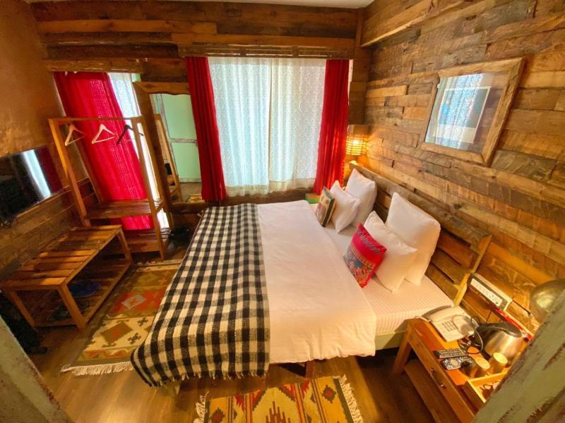 Hotel Meenabagh Homes