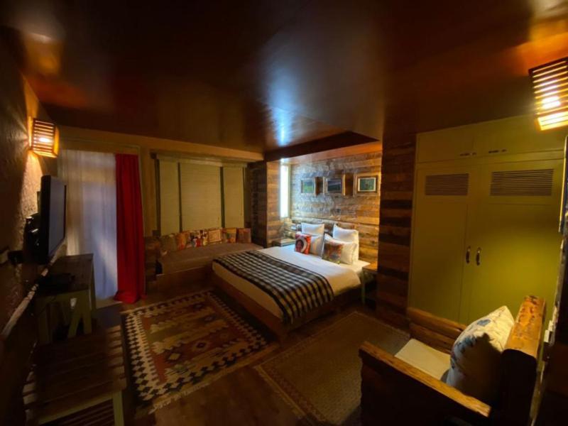 Meenabagh Homes Hotel *