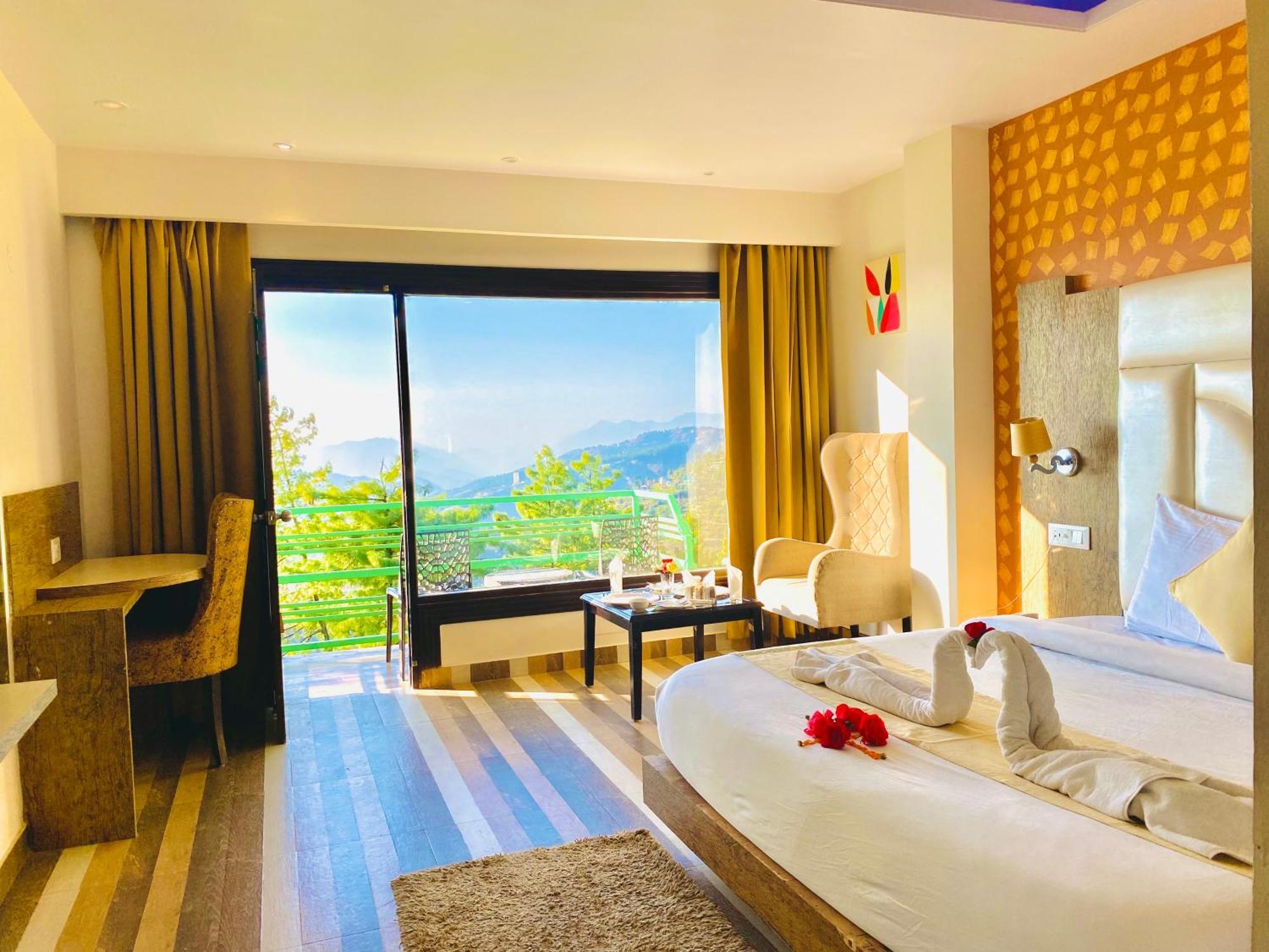 Hotel Himalayan Mountain And Valley View - Garden With Bonefire - Ample Parking - Luxury Balcony -by Aachman Stays!! Mashobra Shimla