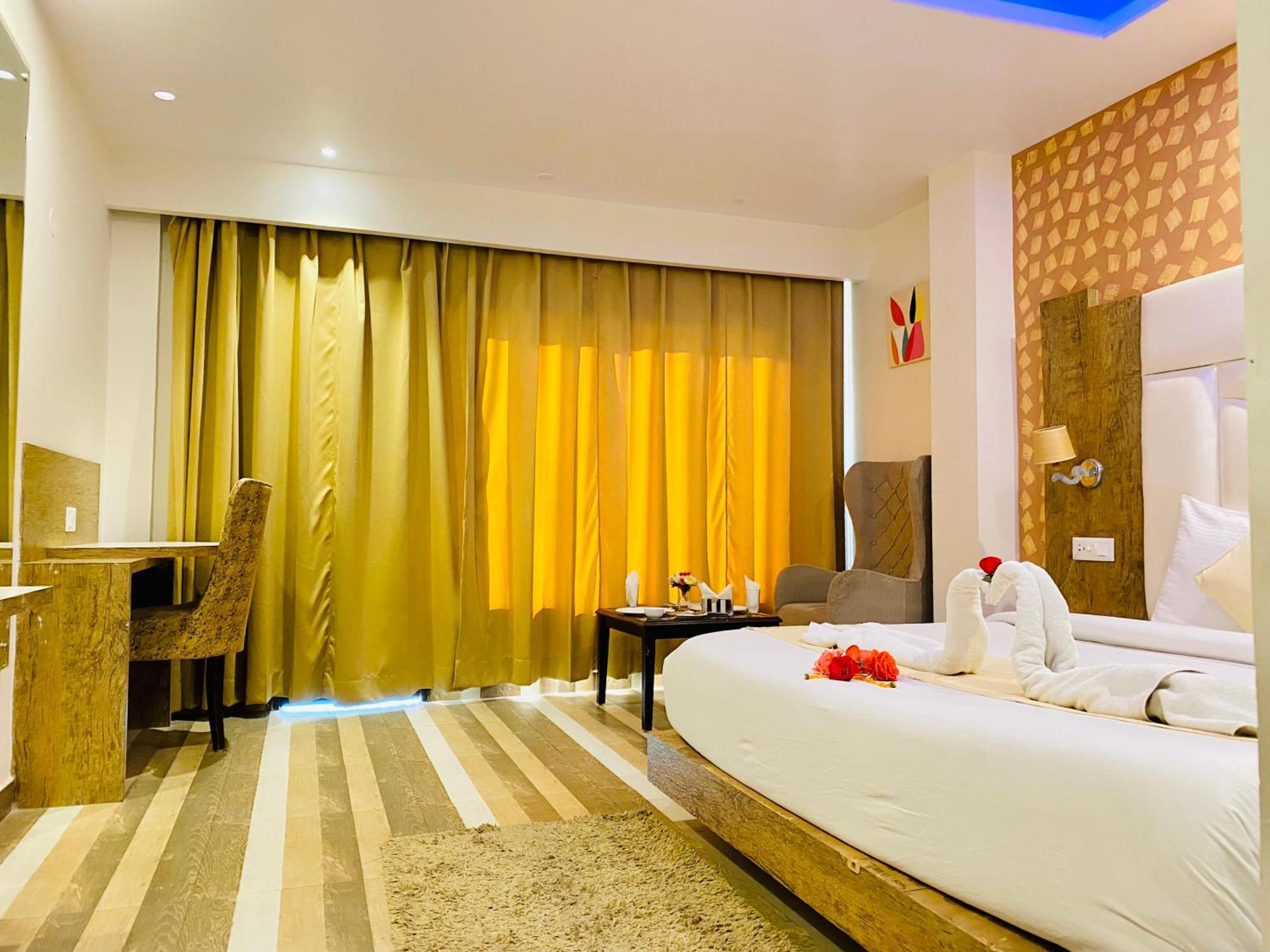 Himalayan Mountain And Valley View - Garden With Bonefire - Ample Parking - Luxury Balcony -by Aachman Stays!! Mashobra