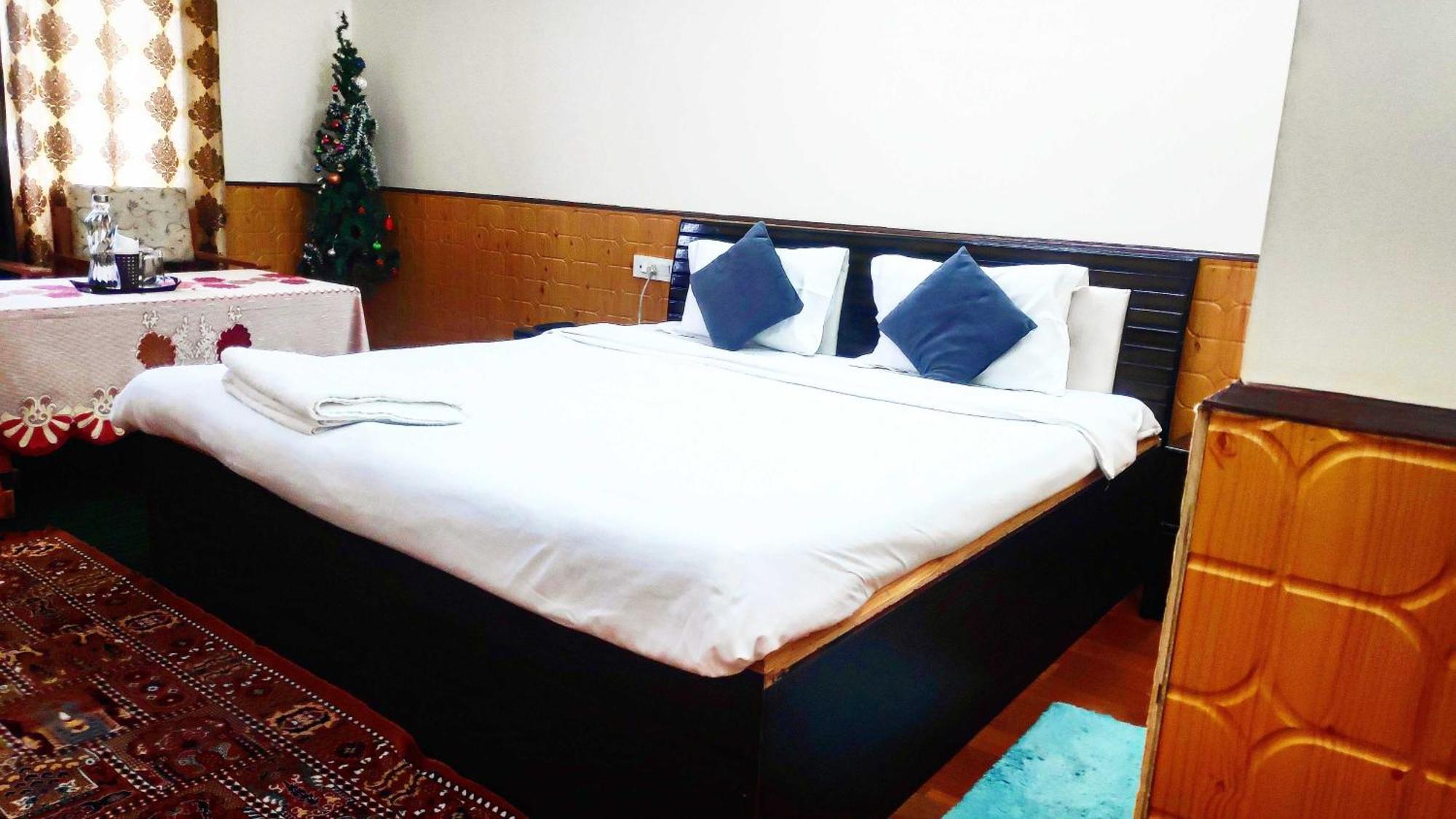 O New Shushant Regency Hotel