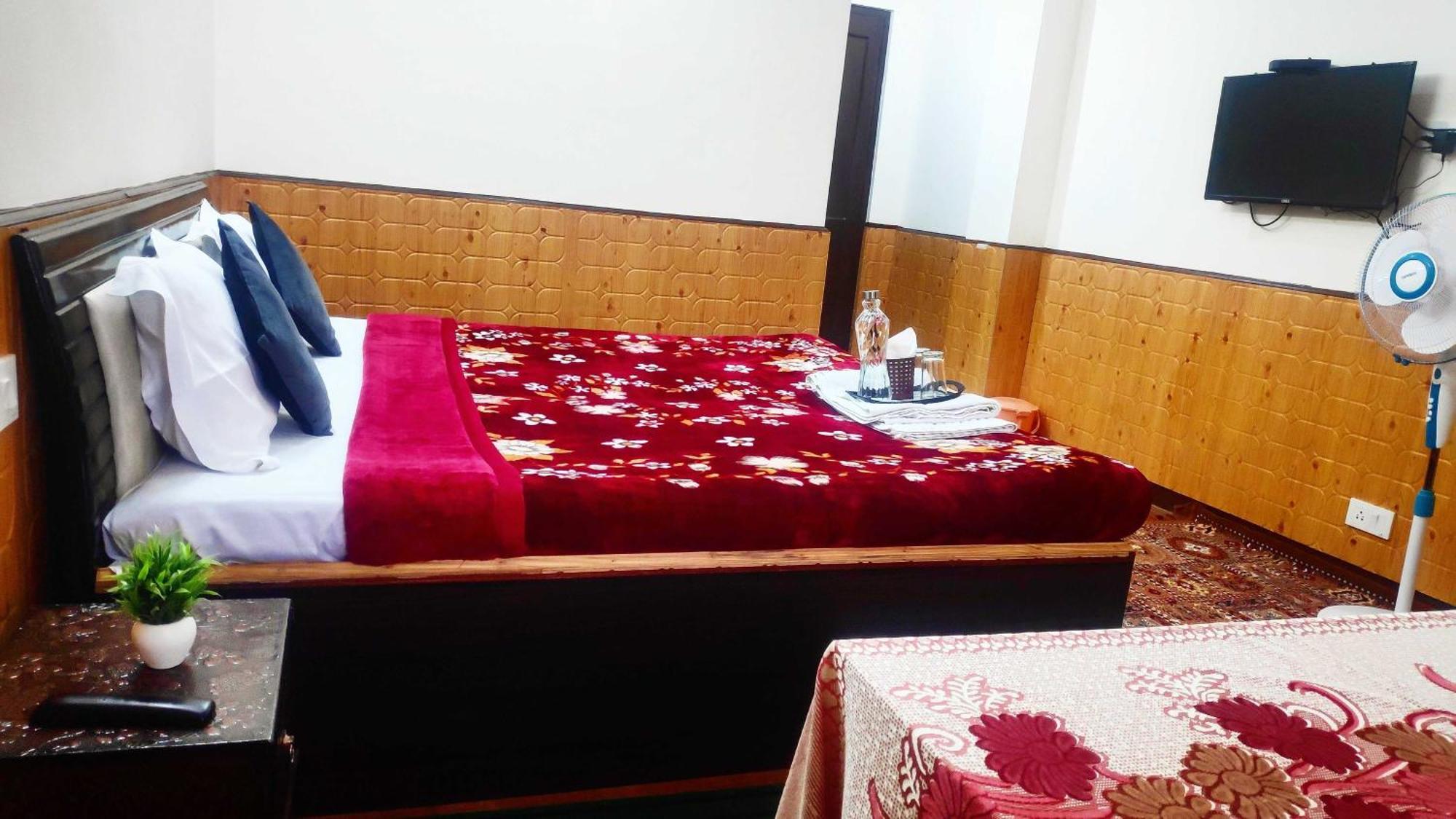 O New Shushant Regency Hotel