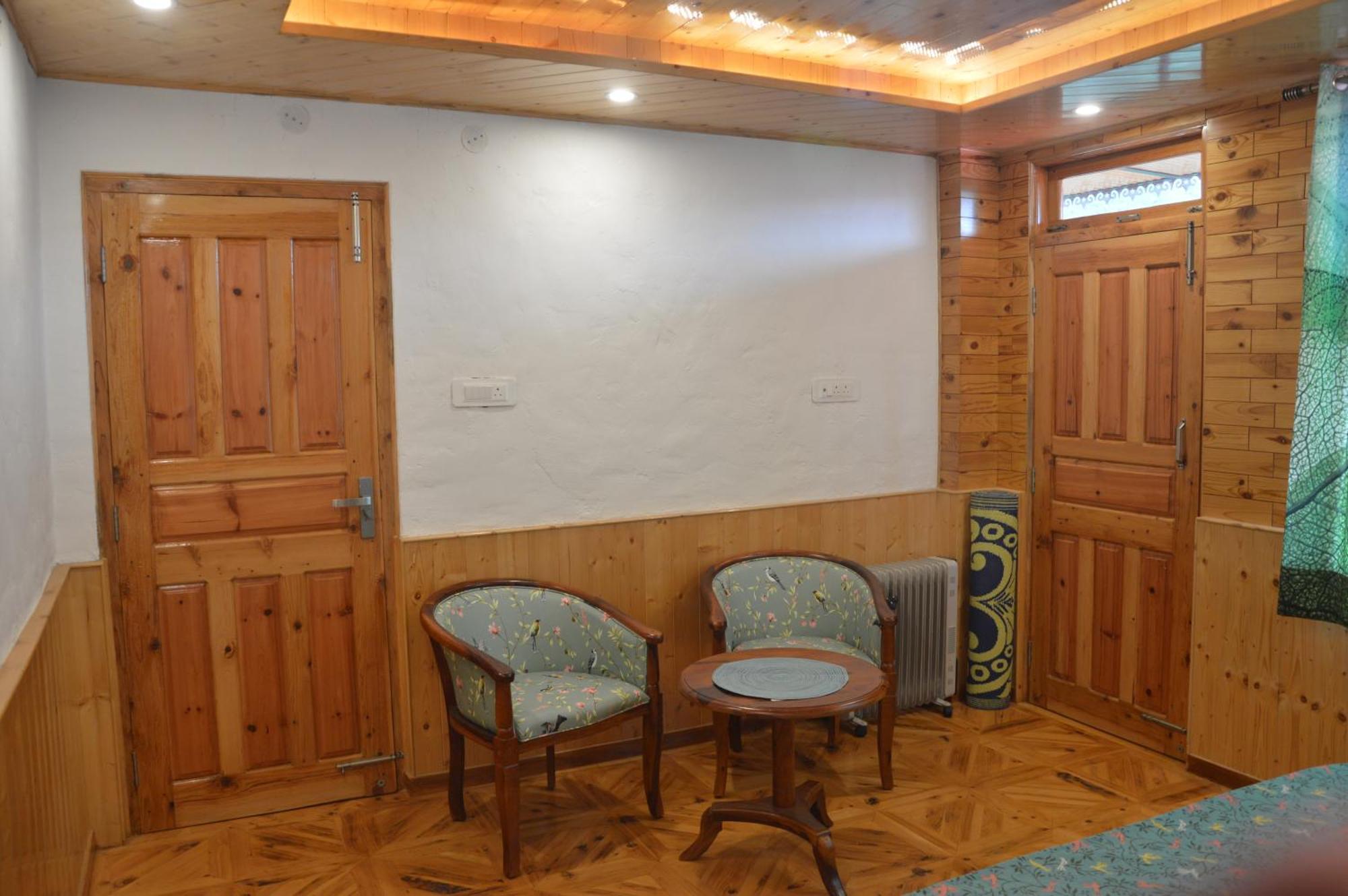 The Banoak Homes Mashobra Homestay *