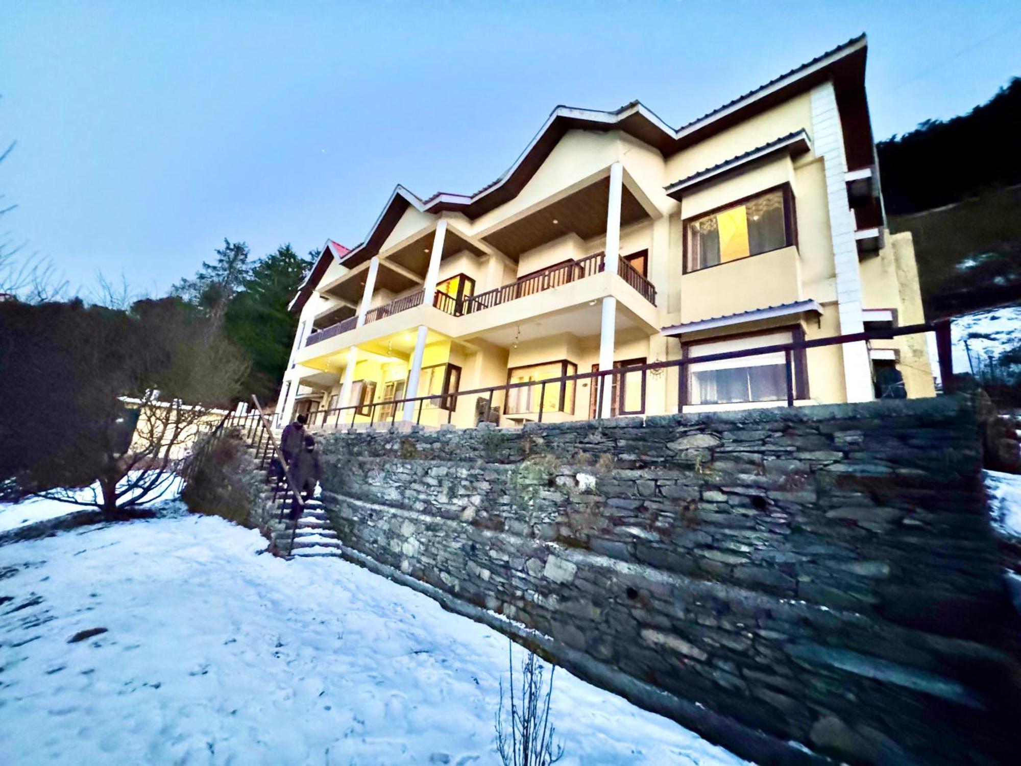 The Kufri Root I Vacations I Conference I Family Events I Kufri By Charvi Retreat Apartment
