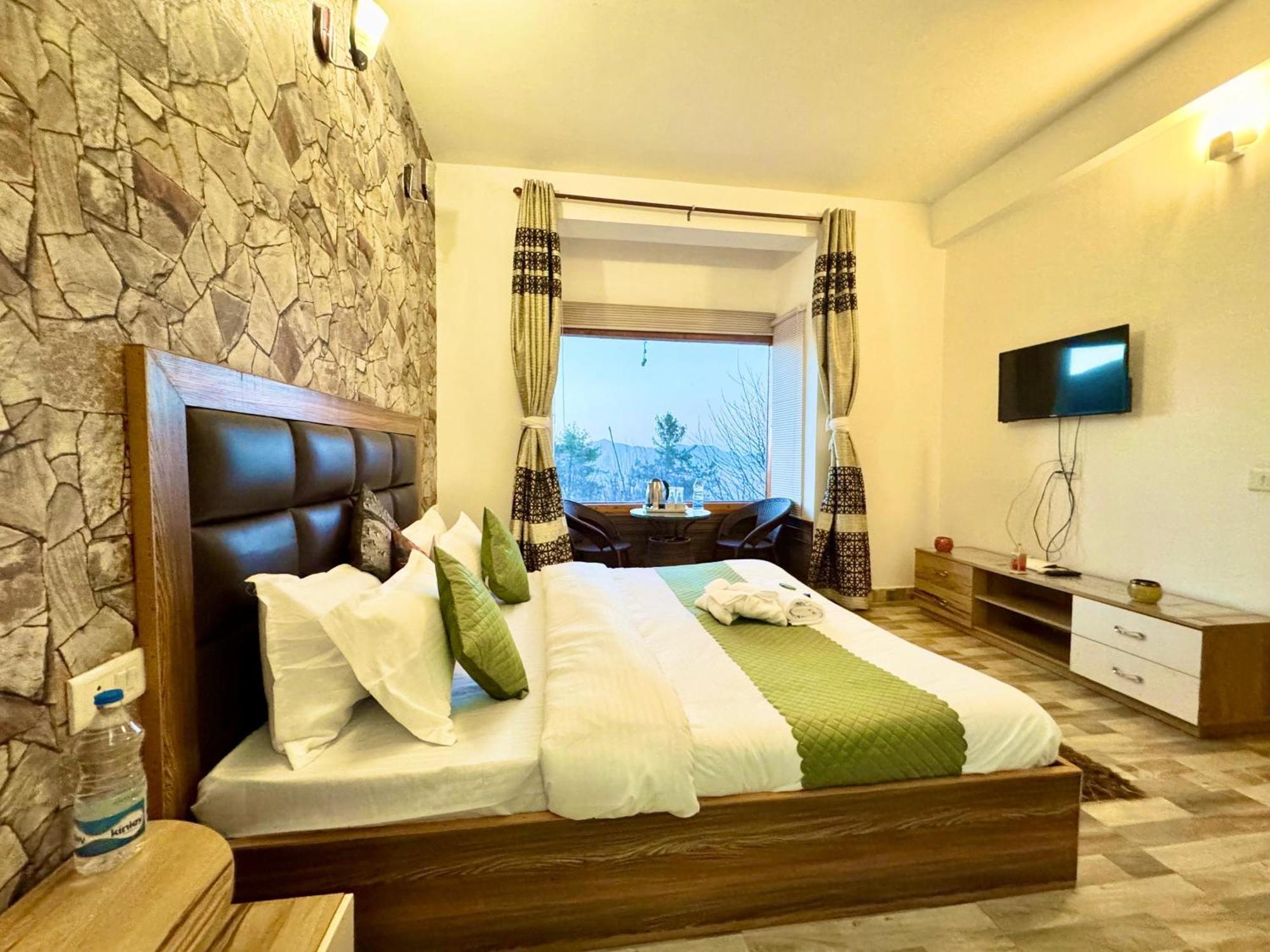 The Kufri Root I Vacations I Conference I Family Events I Kufri By Charvi Retreat Apartment *