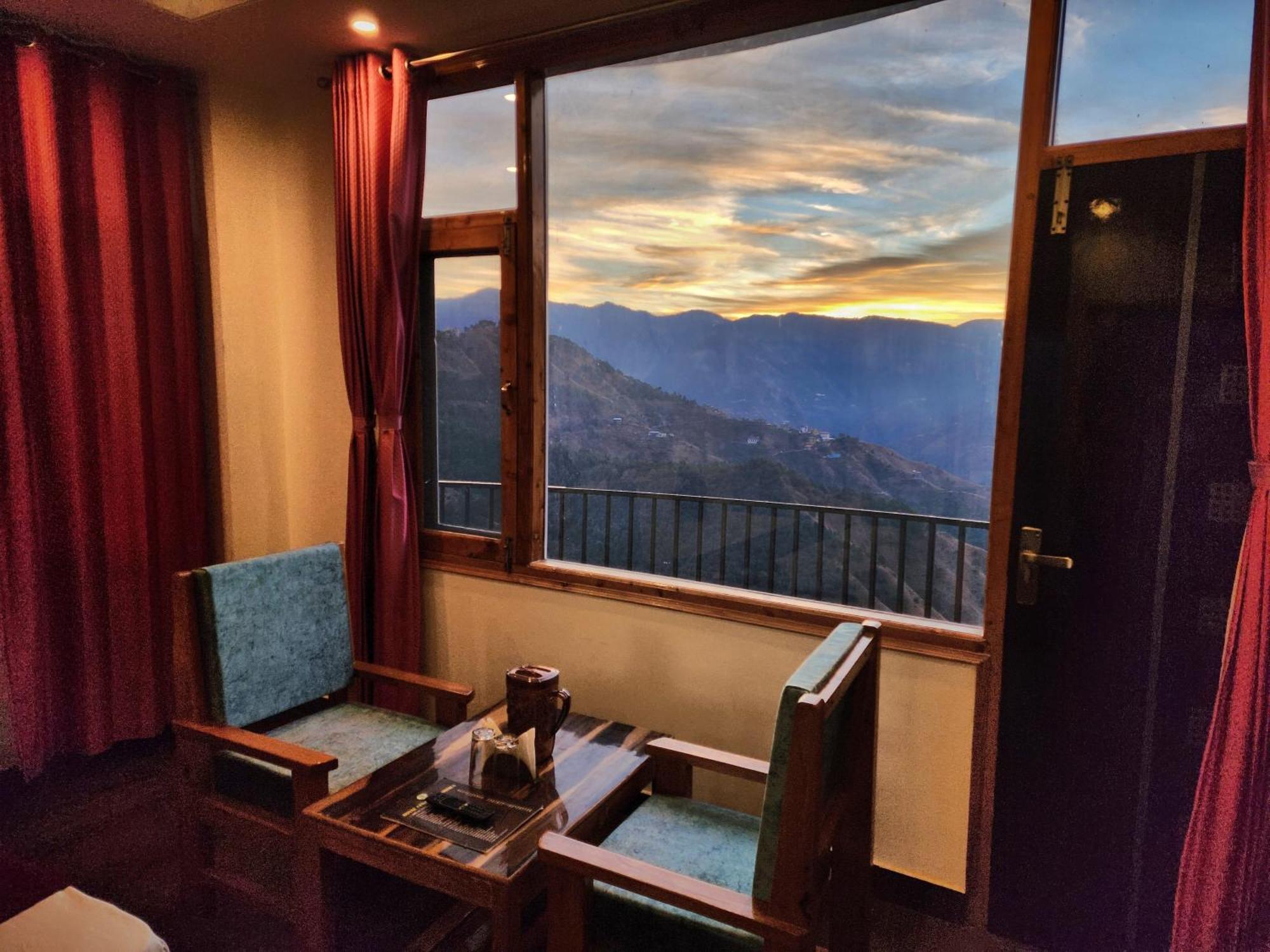 Royal Cedar Homestay *