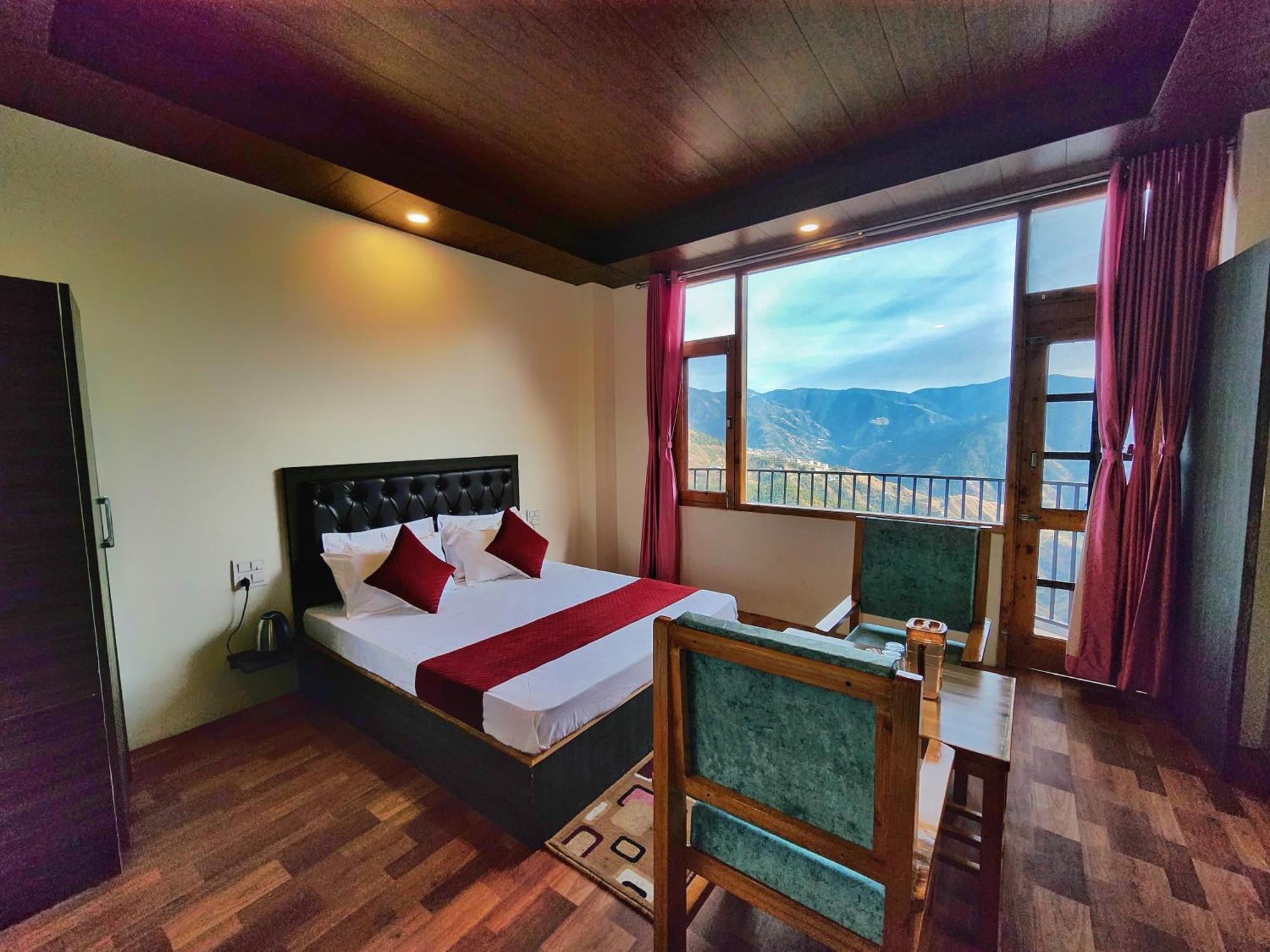 Royal Cedar Homestay *