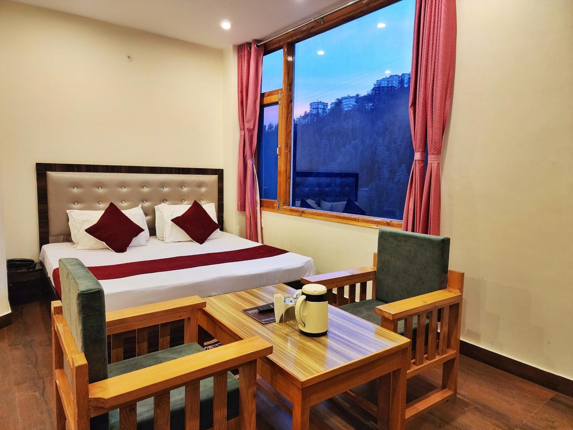 Royal Cedar Homestay *