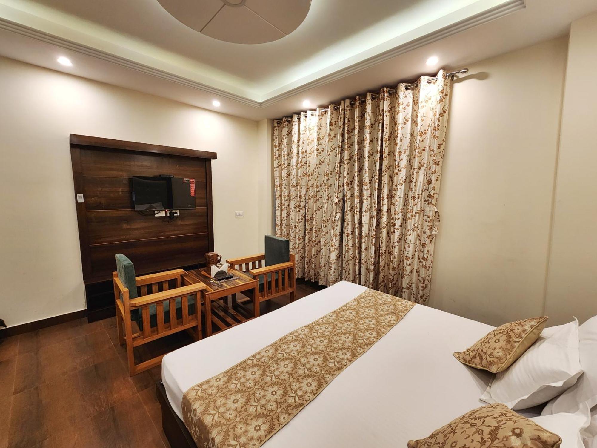 Homestay Royal Cedar *