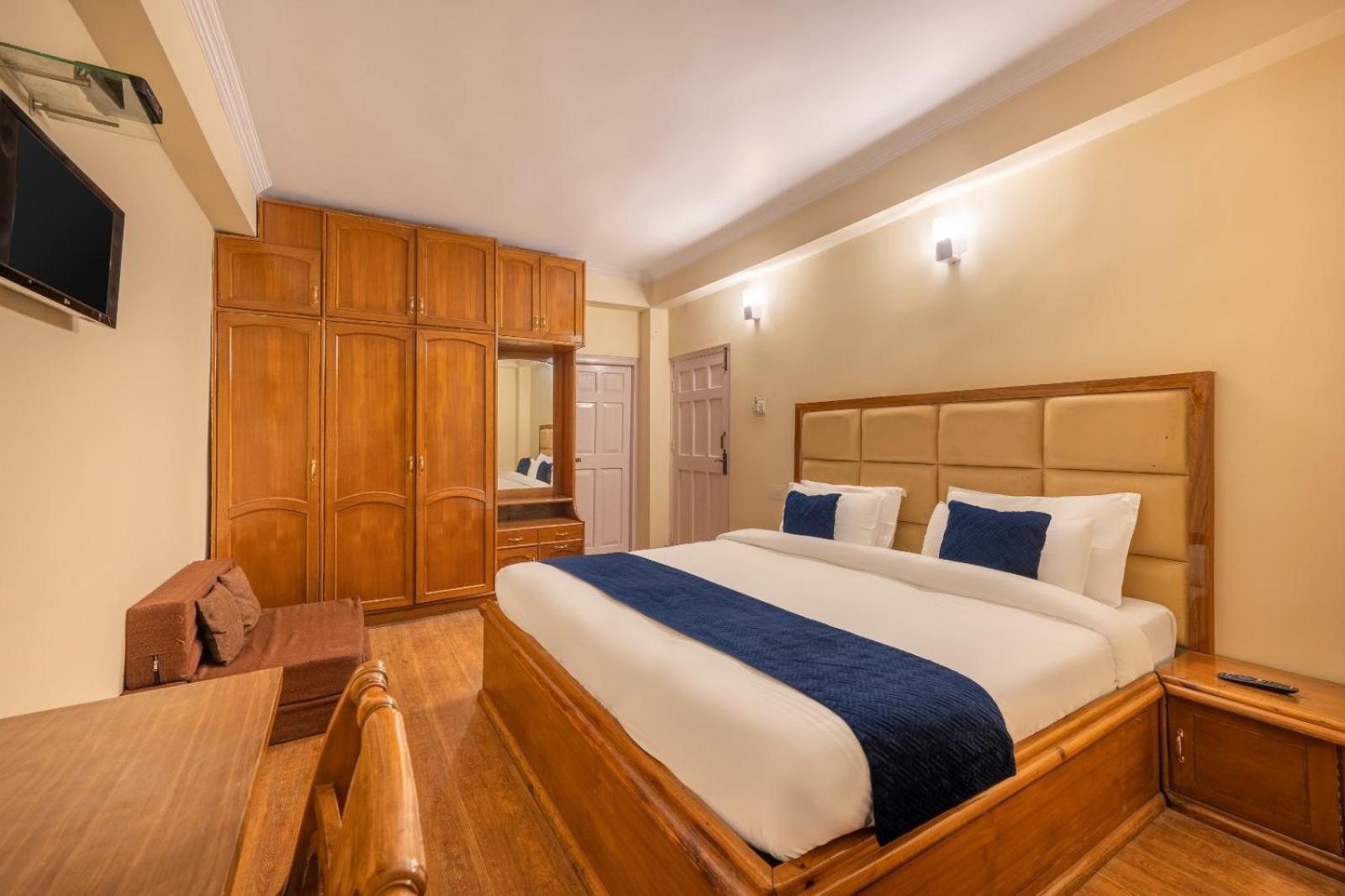 Deepwoods Hotel 2*