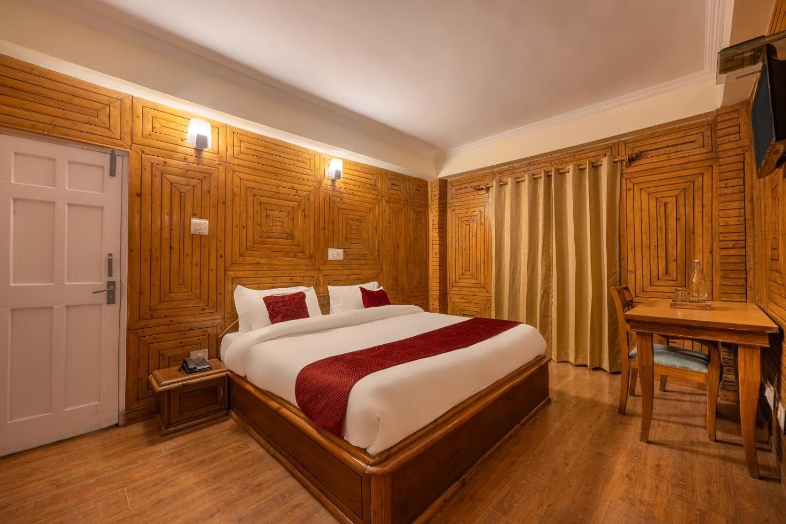 Deepwoods Hotel 2*