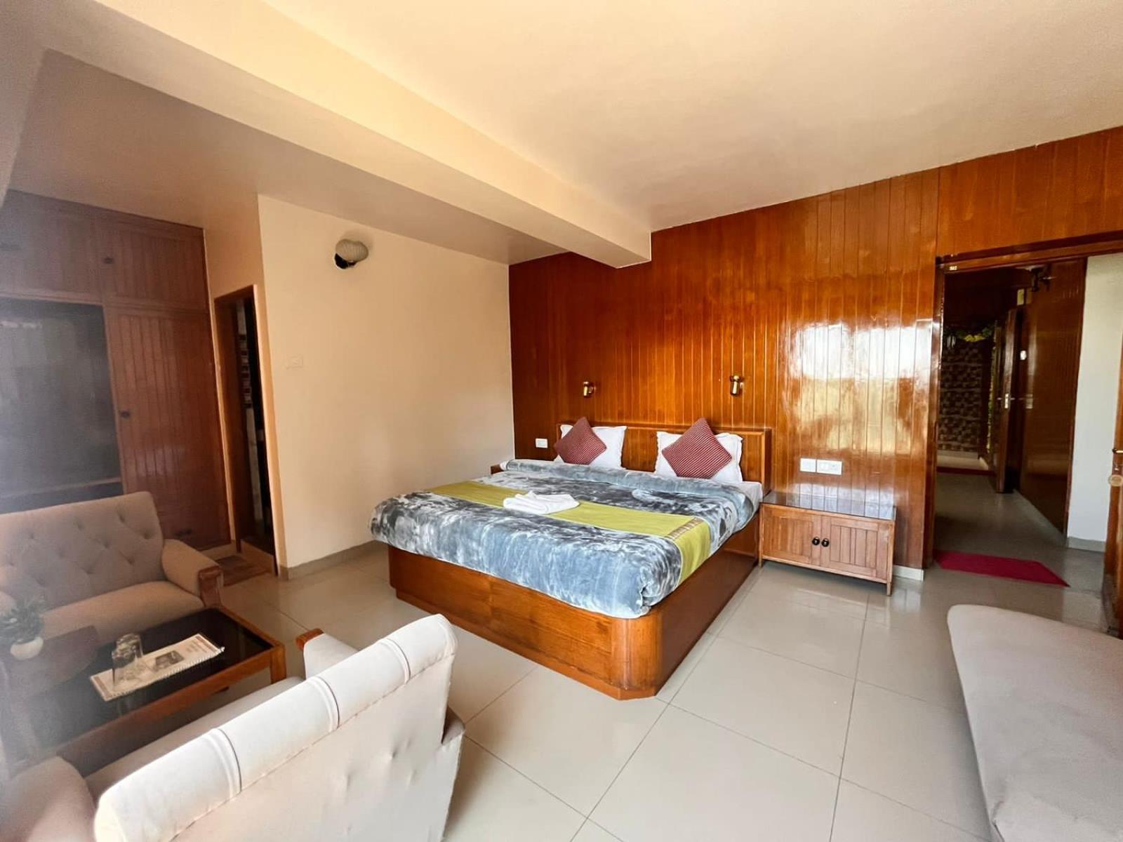 Hotel Tara Near Mall Road