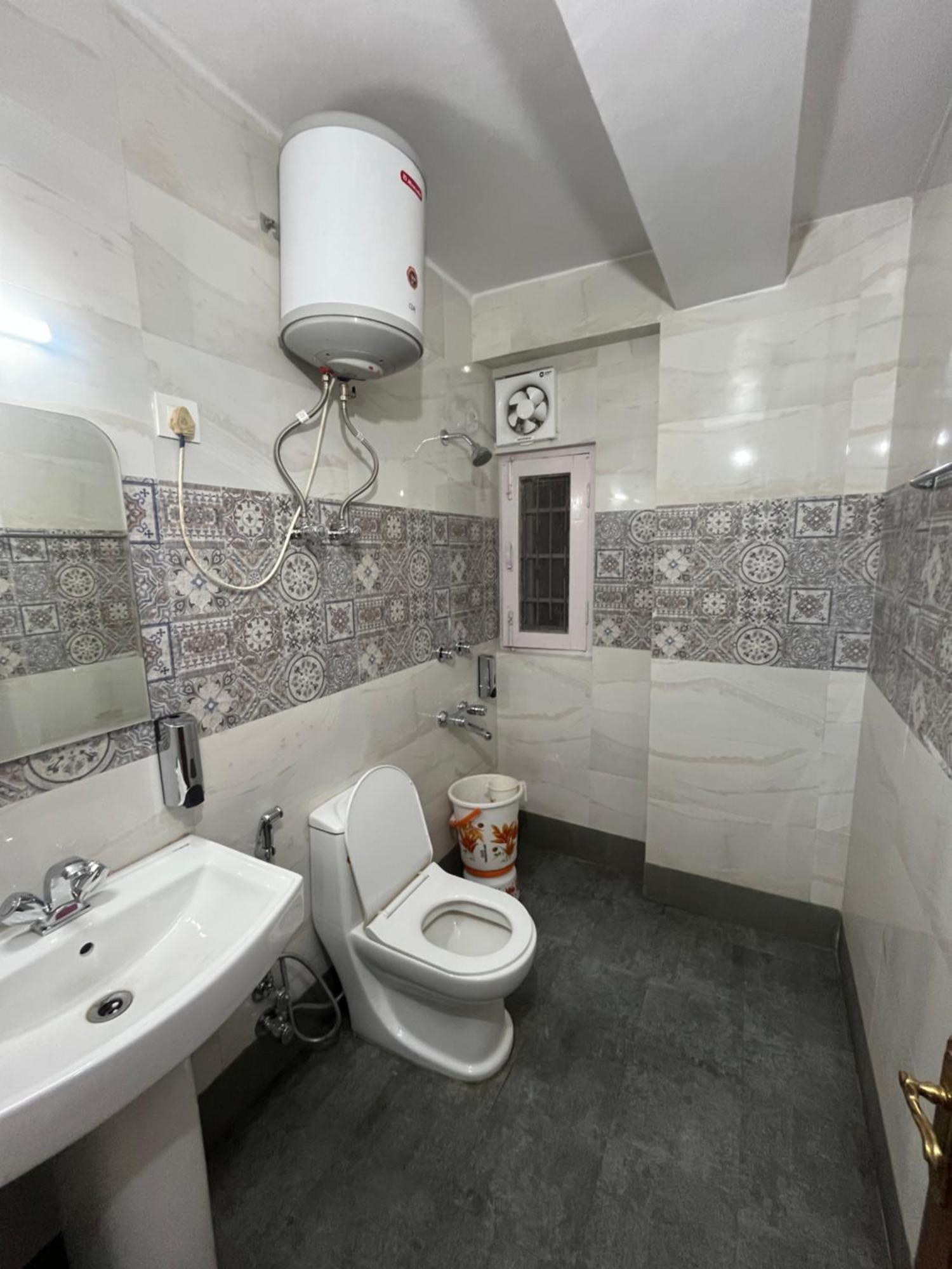 Hotel Tara Near Mall Road *