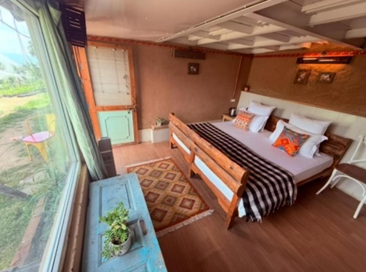 Meenabagh Homes Ratnari Hotel