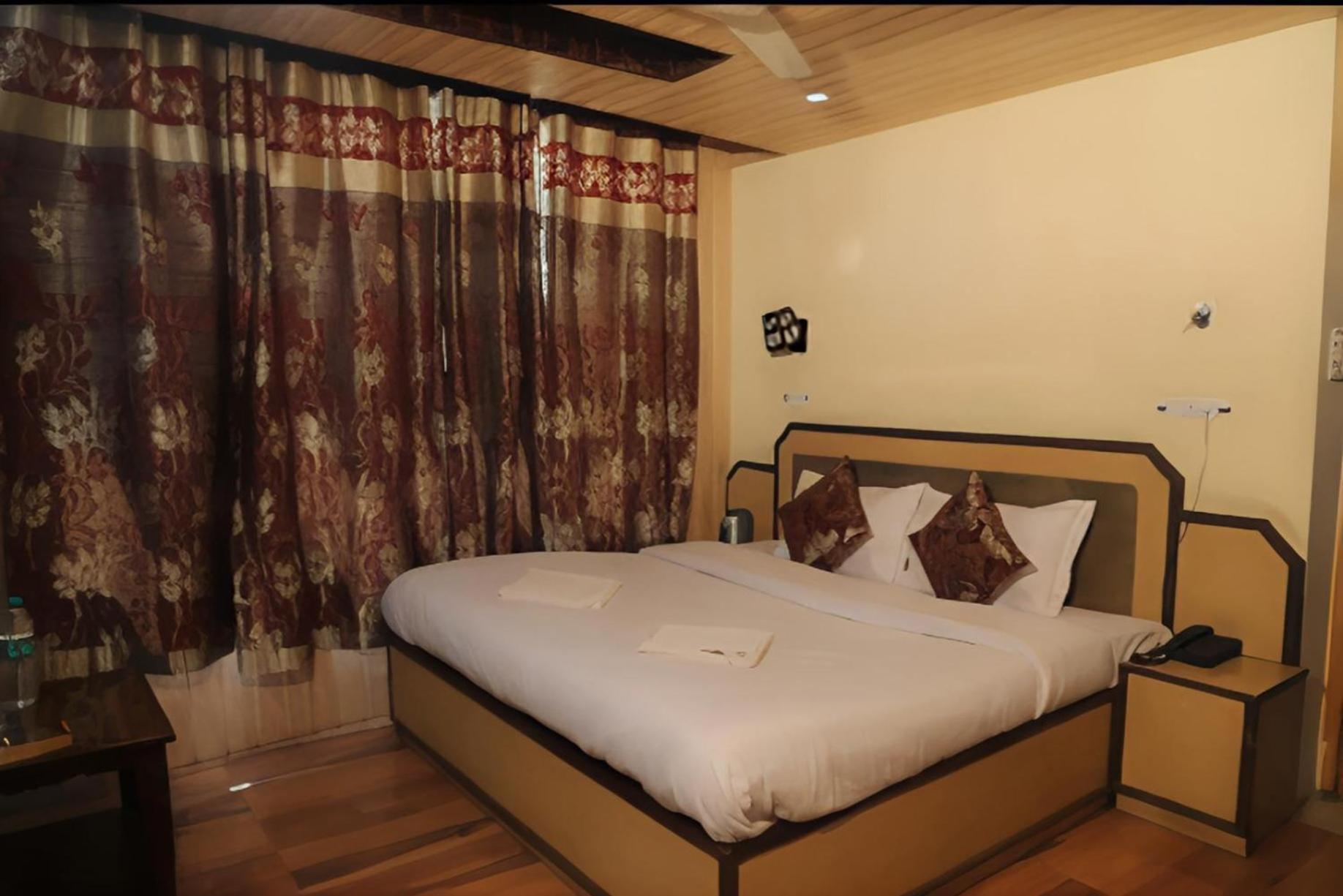 Bed & Breakfast Sita Near Mall Road - Free Wifi And Mountain View