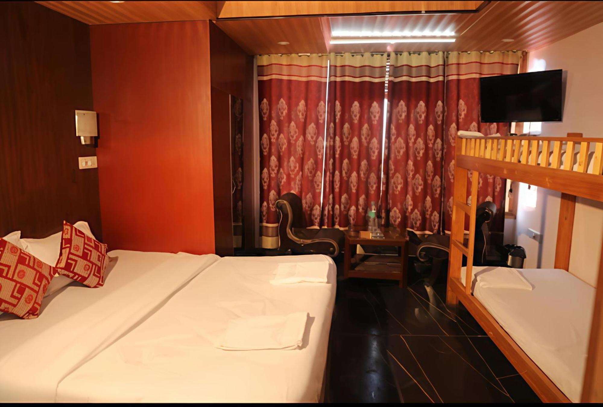 Sita Near Mall Road - Free Wifi And Mountain View Bed & Breakfast *