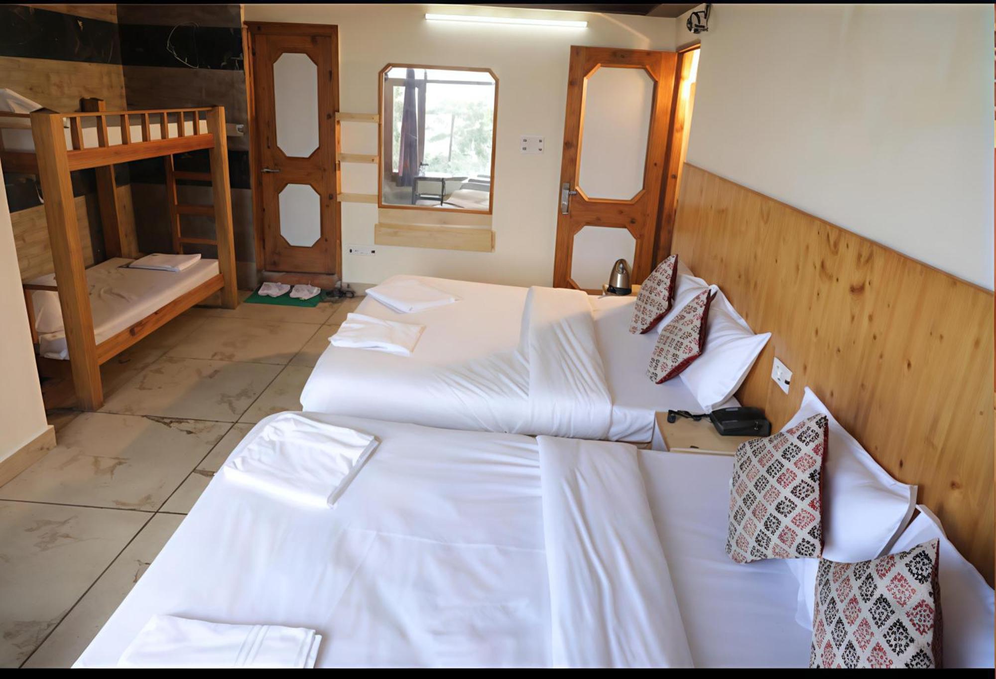 Sita Near Mall Road - Free Wifi And Mountain View Bed & Breakfast *