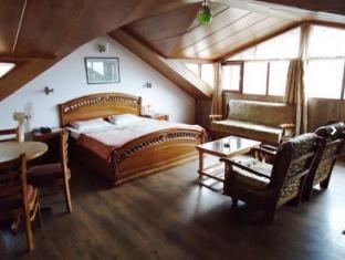 Apple Rose Hotel 2*