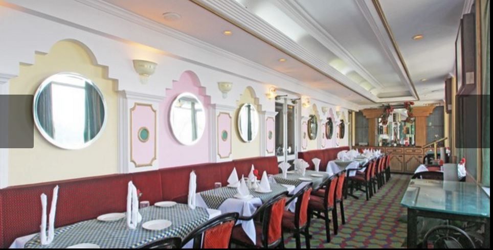 Hotel Oyo 8917 Crystal Palace 3*