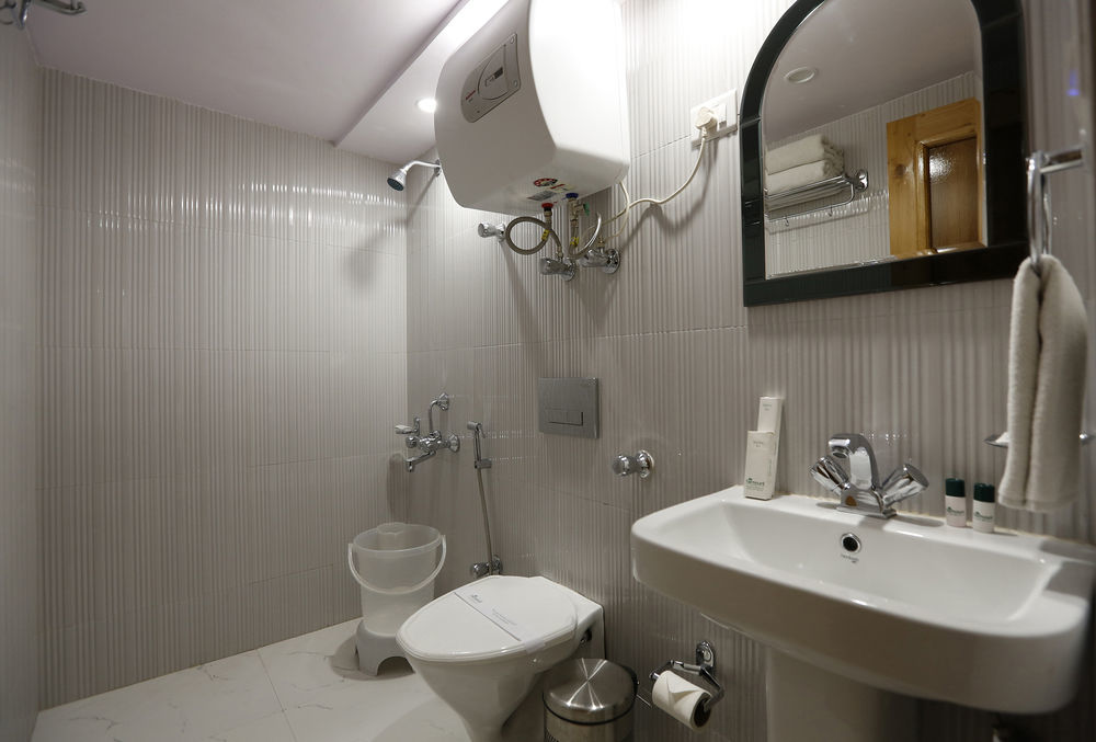 Fairmount Hotel 3*