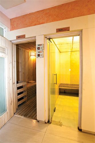 Ashiana Clarks Hotel 3*