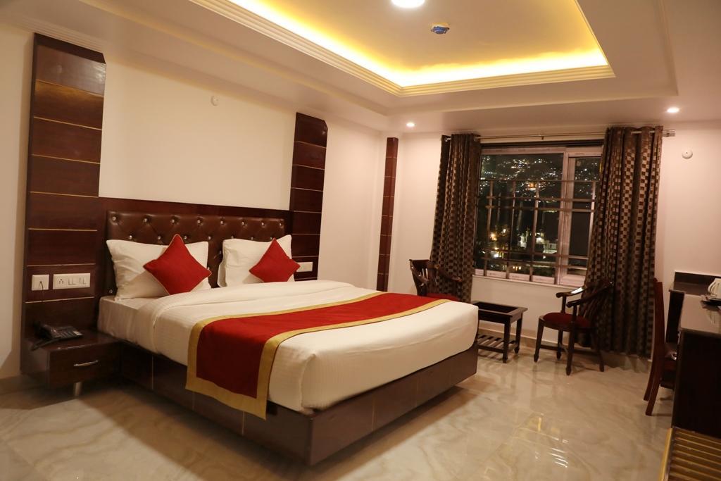 The Grand White By Parfait Hotel