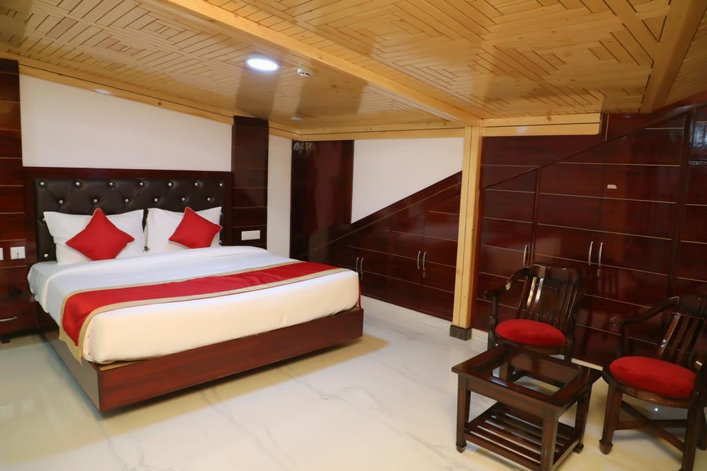 Hotel The Grand White By Parfait 3*