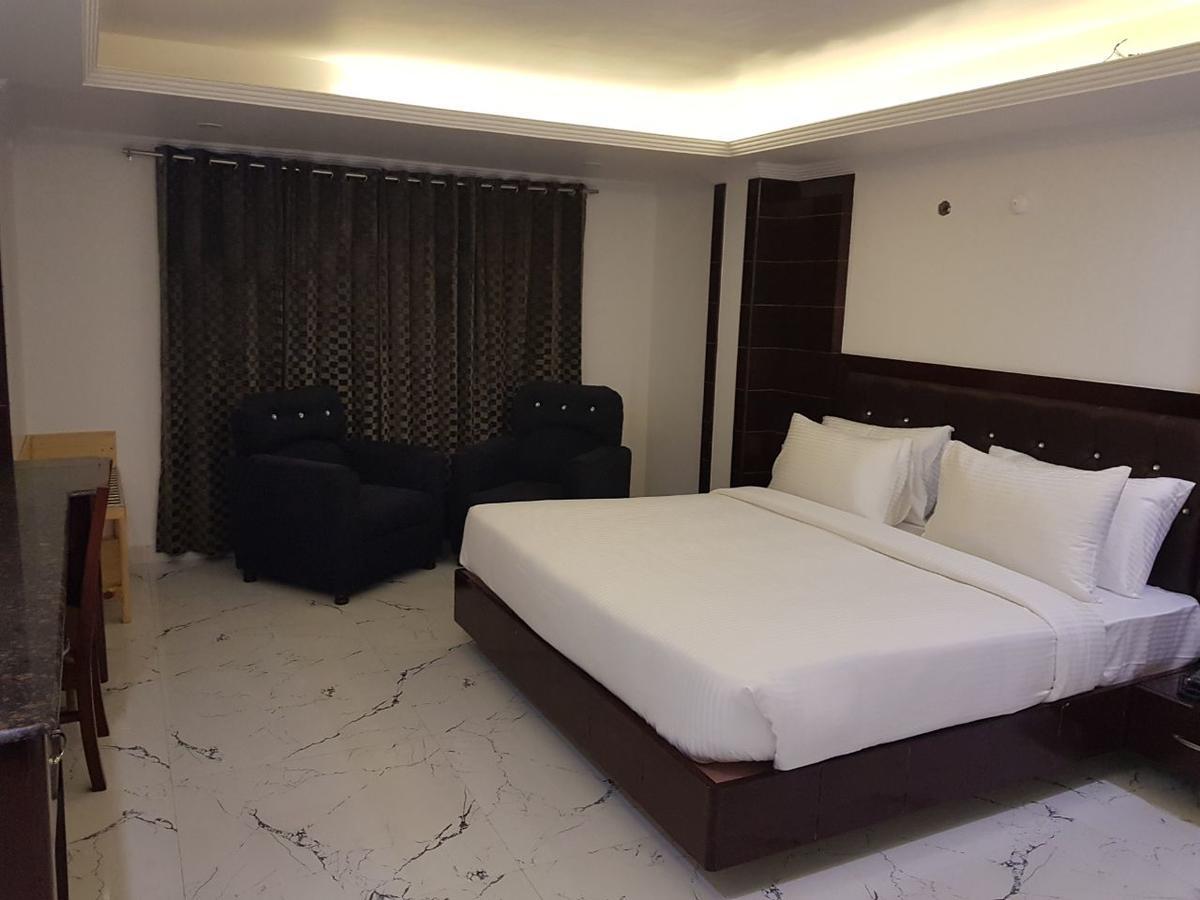 Hotel The Grand White By Parfait