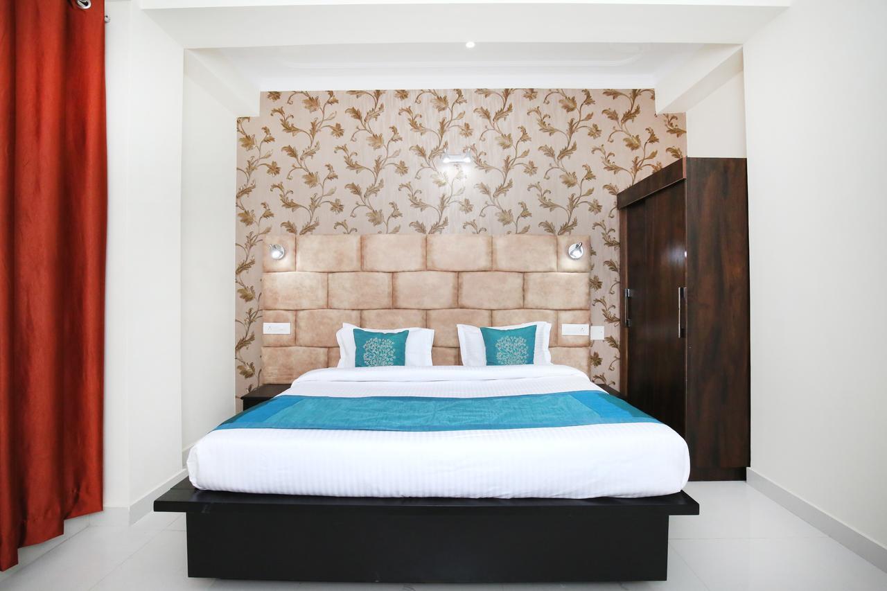 Oyo 10756 2bhk Mehli Apartment